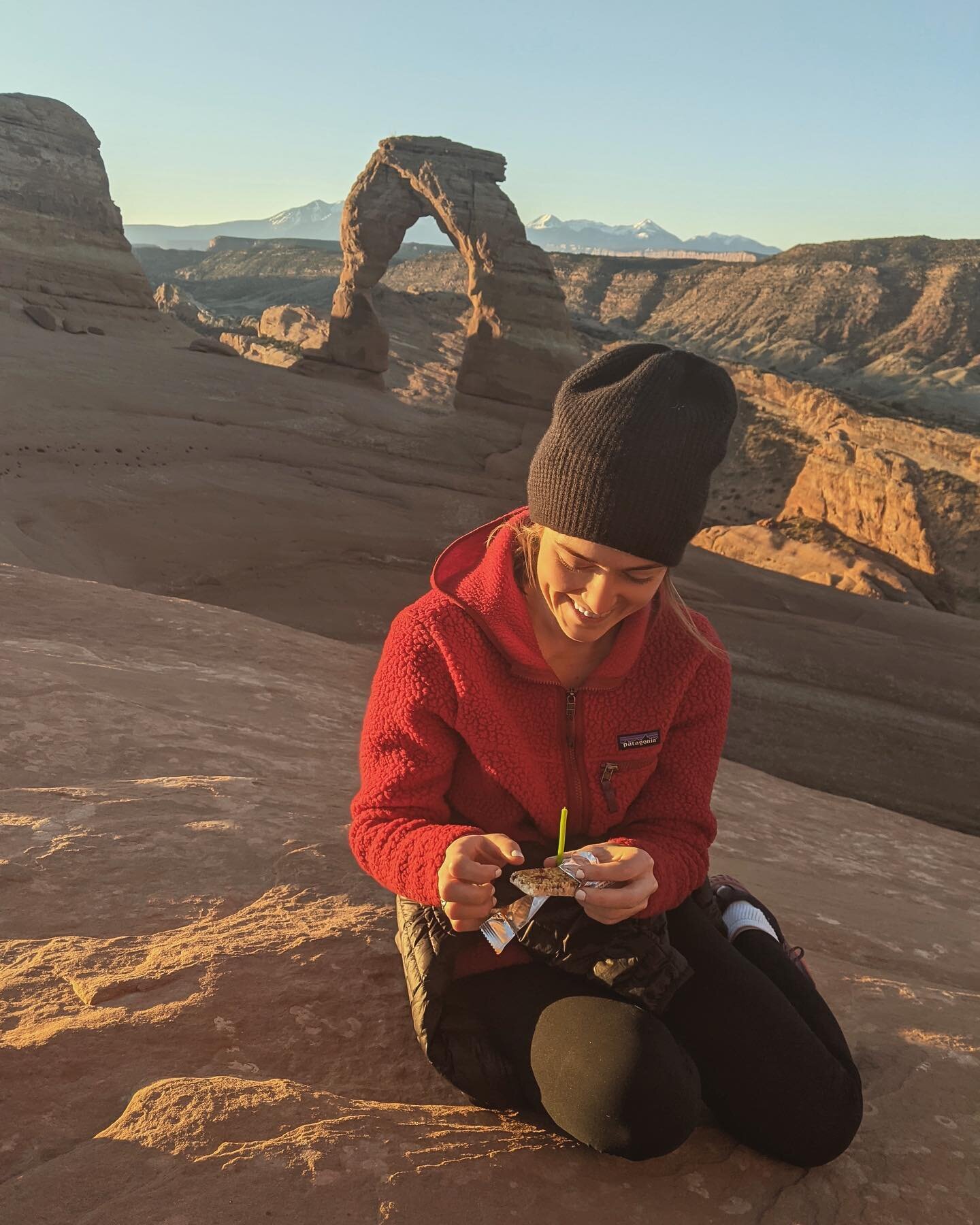 Birthdays hit different at sunrise 🌞 
.
.
.
.
.
#delicatearch #birthdaygirl #taurusseason #archesnationalpark #archesnps #patagonia #madewell #hikergirl #girlswhohike #moab #moabutah #utah #beautahful #desertgirl #desertvibes #hokaoneone #hoka #camp