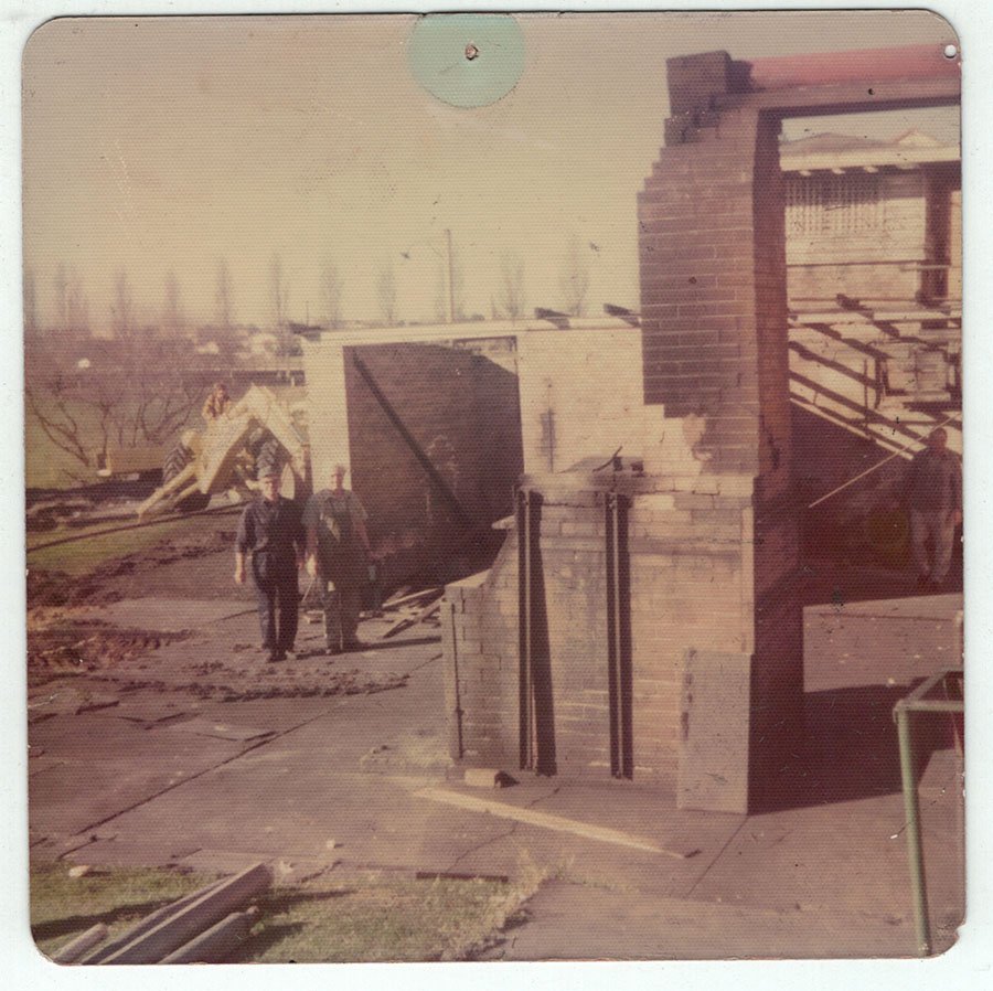 'Abe Dilley, back of old boilerhouse, October 1976'
