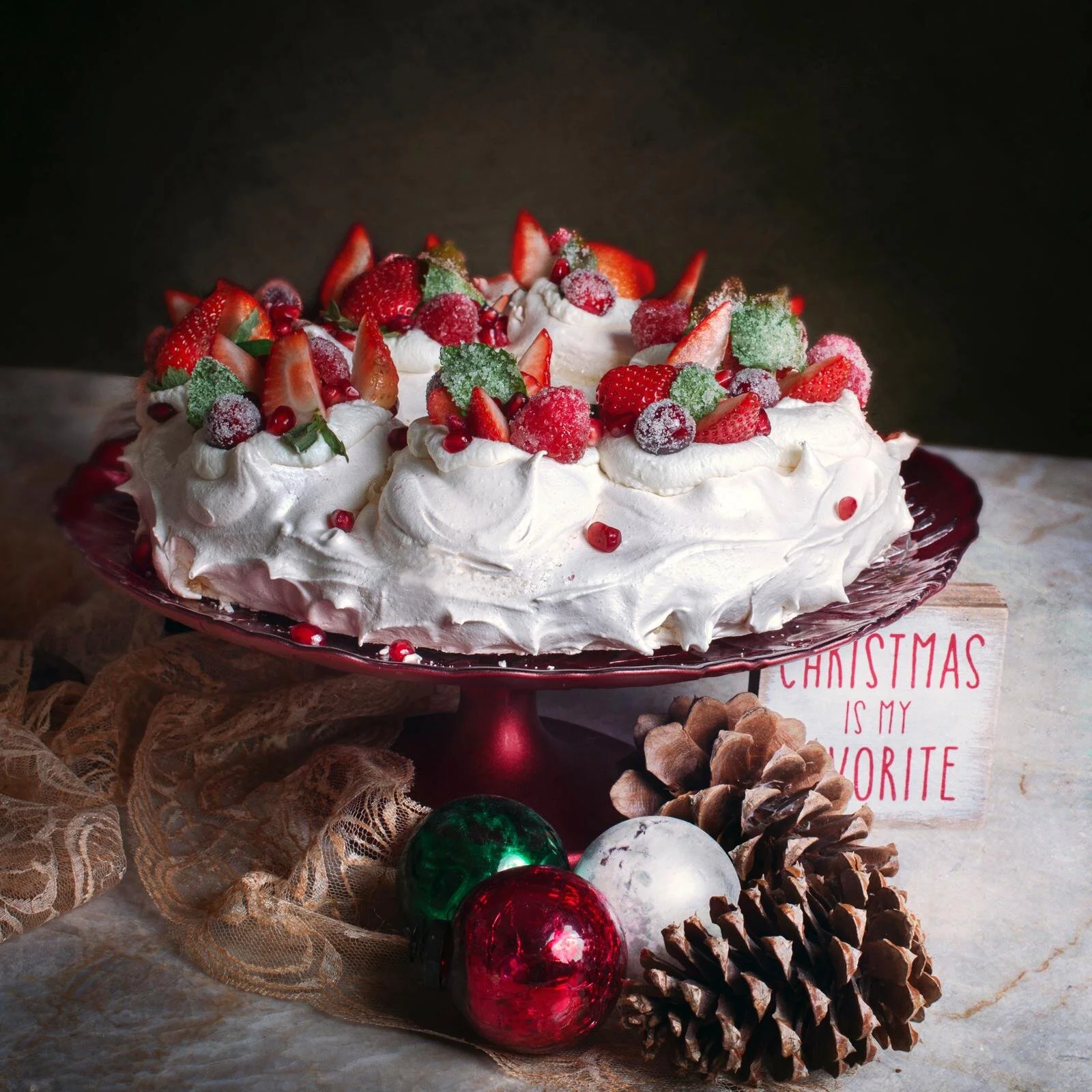 Seasonal Pavlova - Christmas Wreath (8-10)
