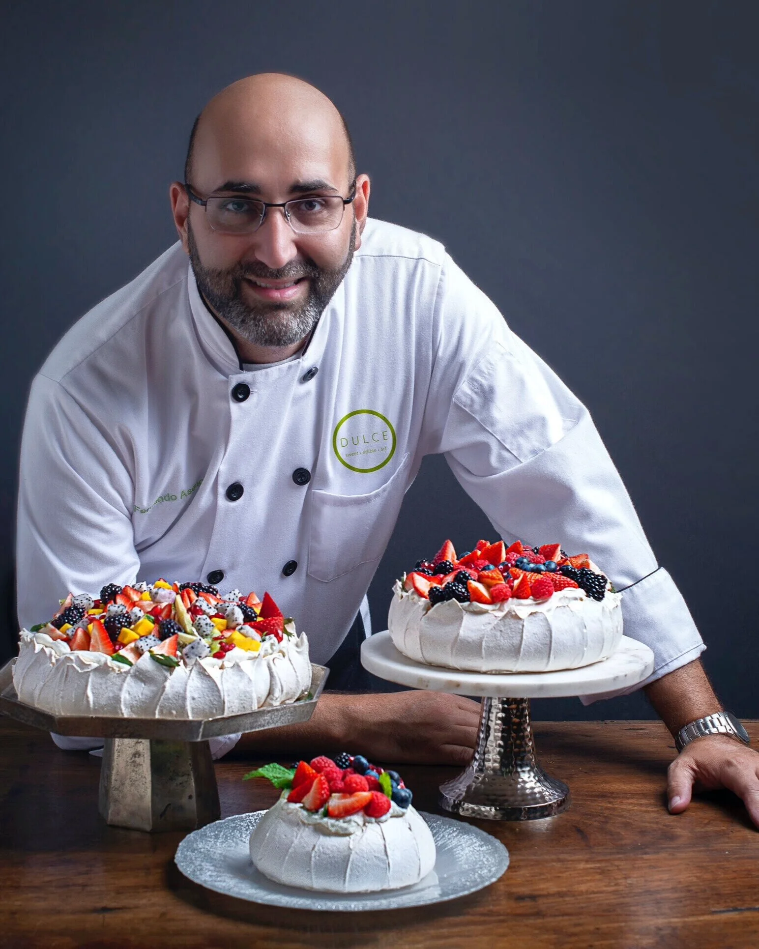 Our founder and Pastry Chef Fernando J. Asencio displaying DULCE’s Traditional Pavlova in our three presentation (2-4) (6-8) (8-10)