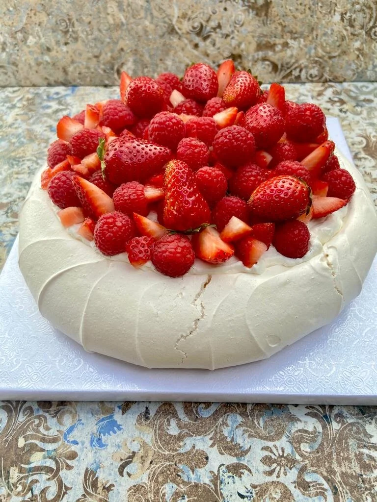 Traditional Pavlova (6-8 Servings)