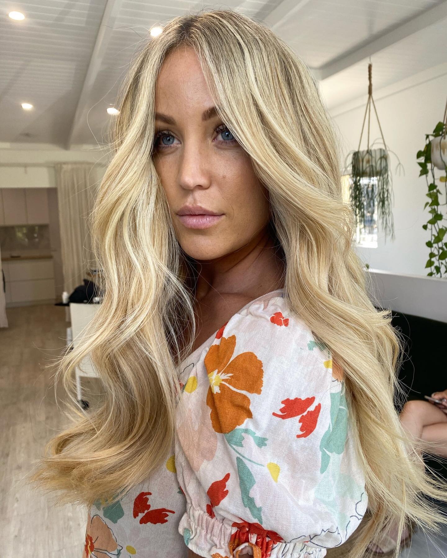 WOW 🤩 We are obsessed with this fresh colour &amp; style on @nikkitenilex using @hottoolsproau @powernetworkaus @redken to achieve the ultimate shiny, creamy tone and perfect blow waves. Hair by our director @jesslonghursthair_ ✨