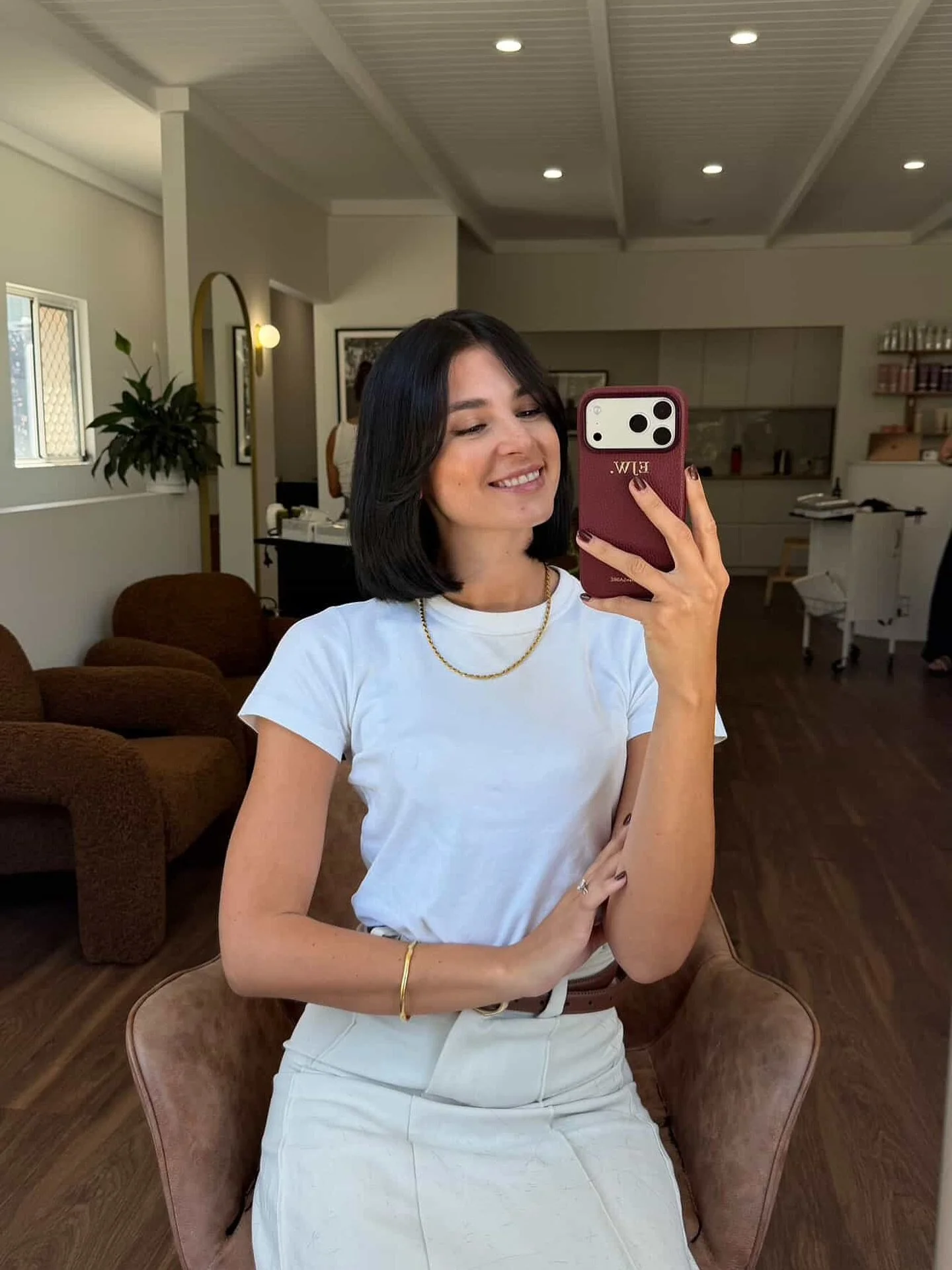 🪞In our mirror🪞

 @emilyberzins with stunning chop from the amazing @maddyb.hair 

#bob #hair #goldcoasthair #healthyhair #haircut #hairstylist