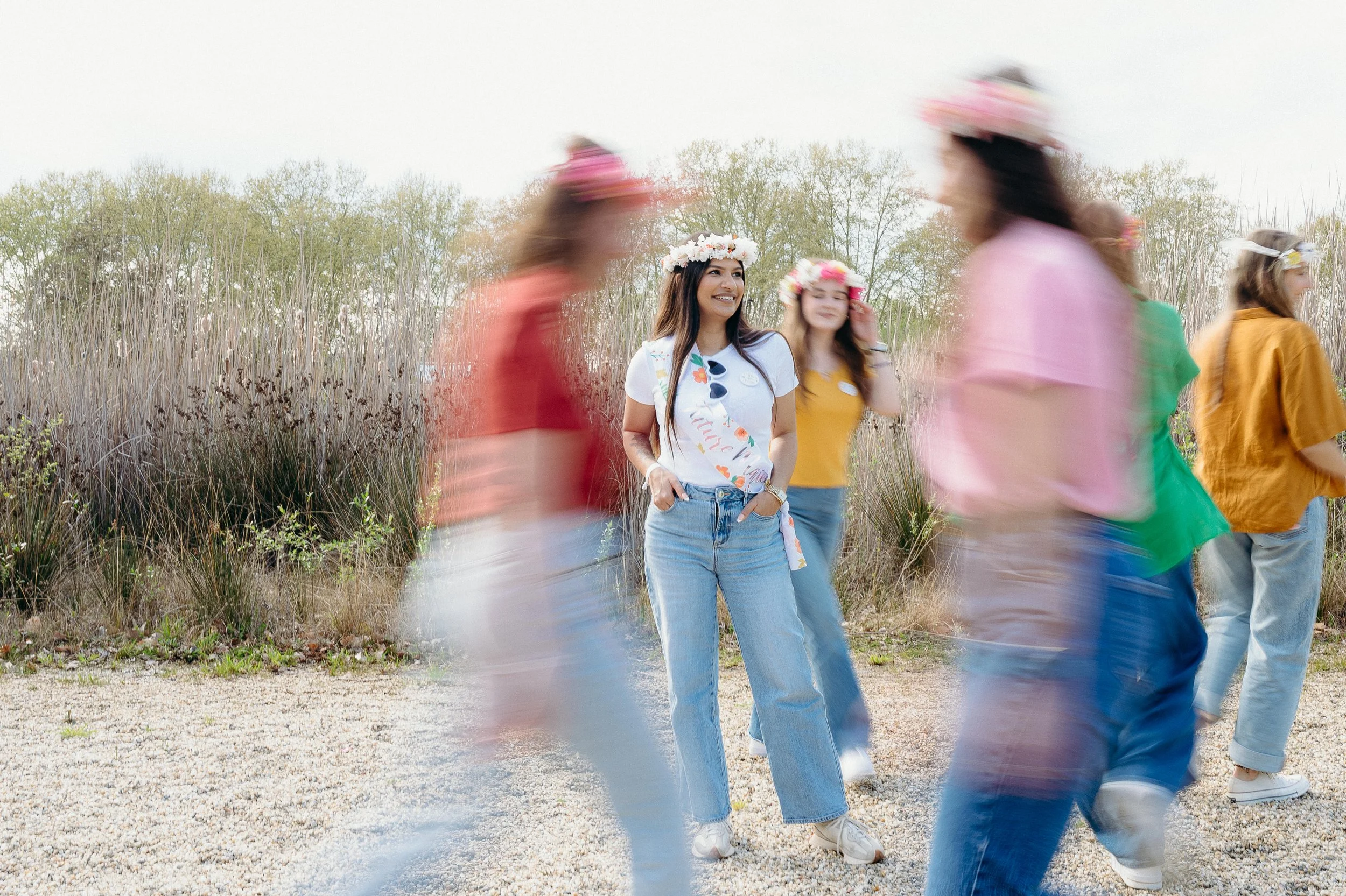 Photos EVJF à Bordeaux avec un effet de mouvement lors d’une séance photo naturelle et spontanée