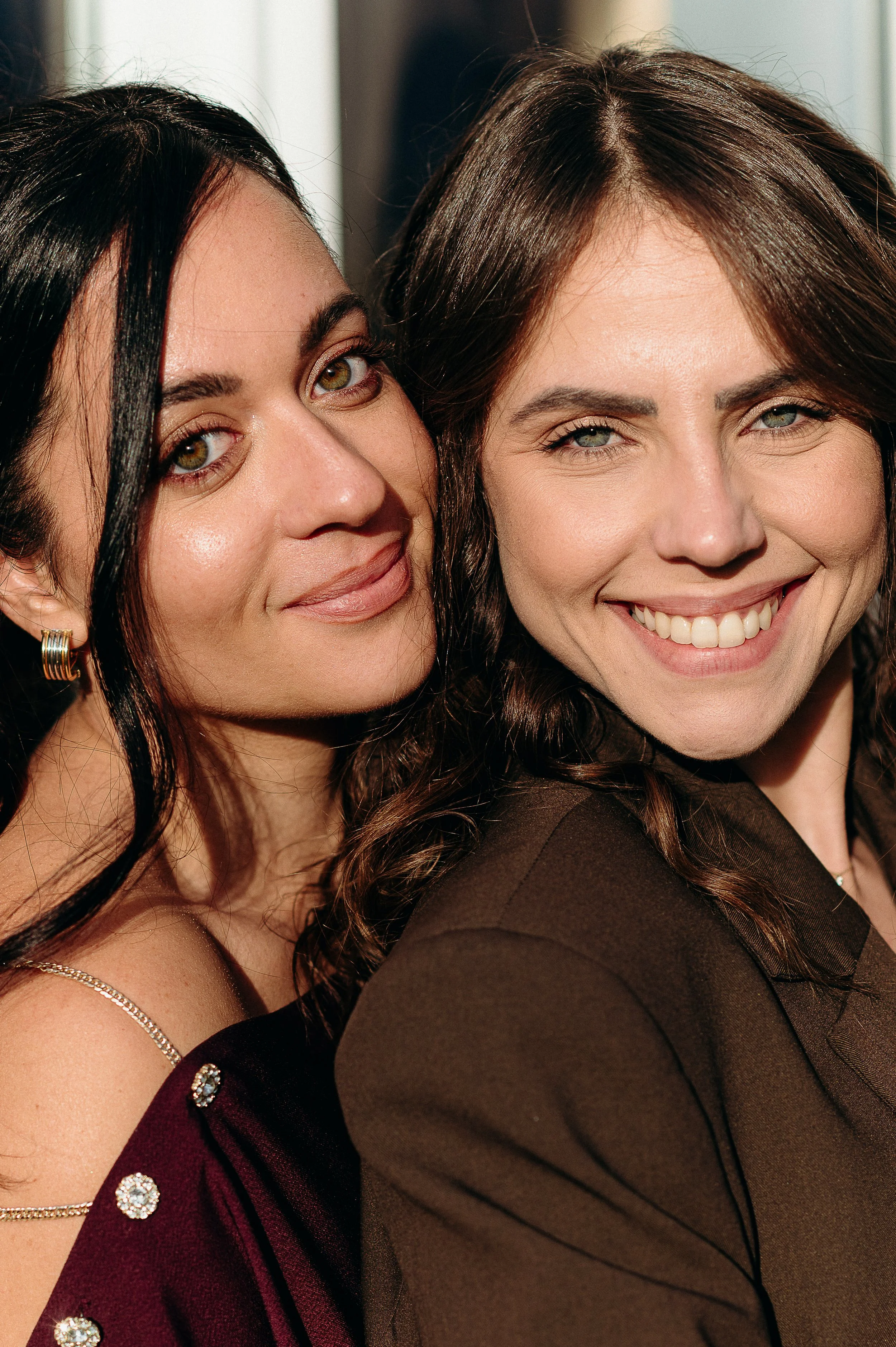 Portrait de deux femmes adultes lors d’une séance photo famille à Bordeaux