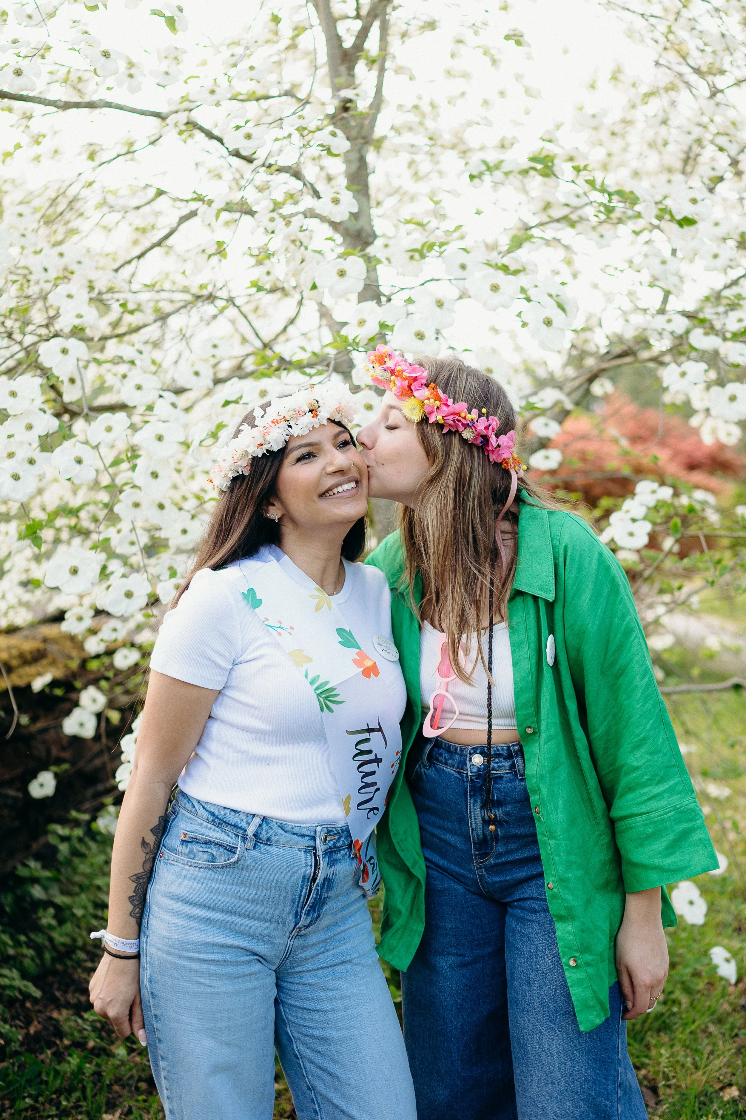 Photos EVJF à Bordeaux montrant un moment tendre et complice entre amies