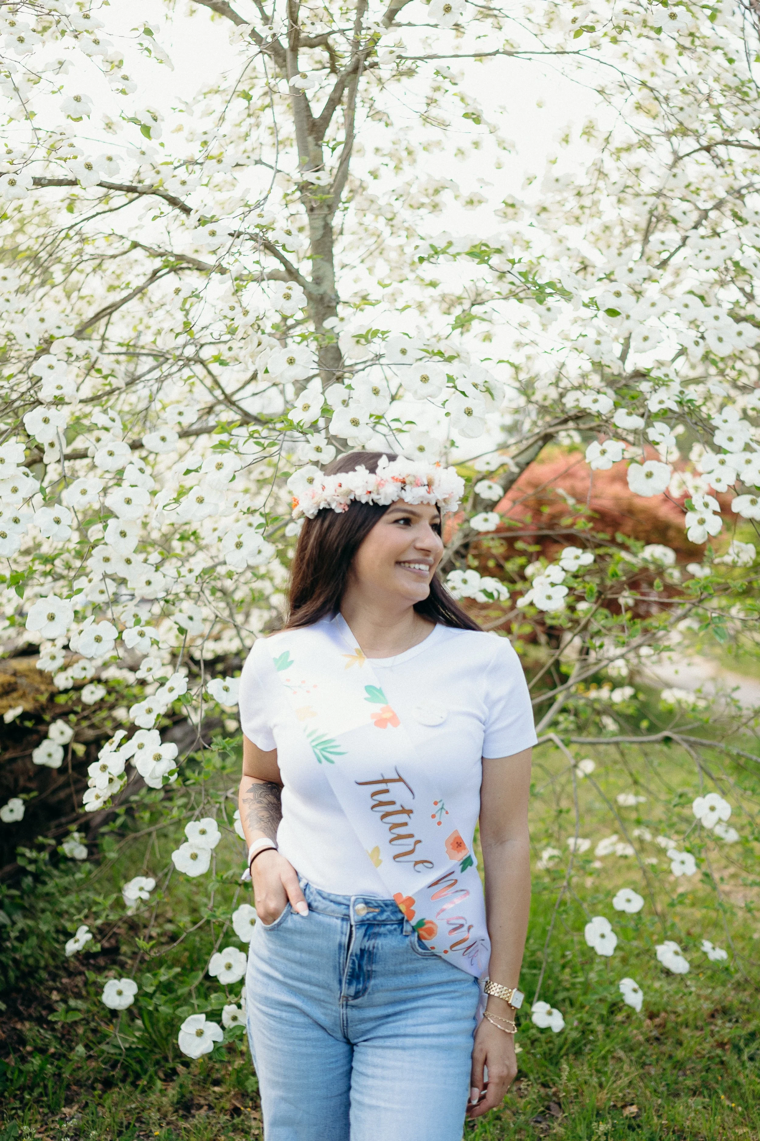 Shooting photo EVJF au jardin botanique de Bordeaux capturant un instant spontané entre filles