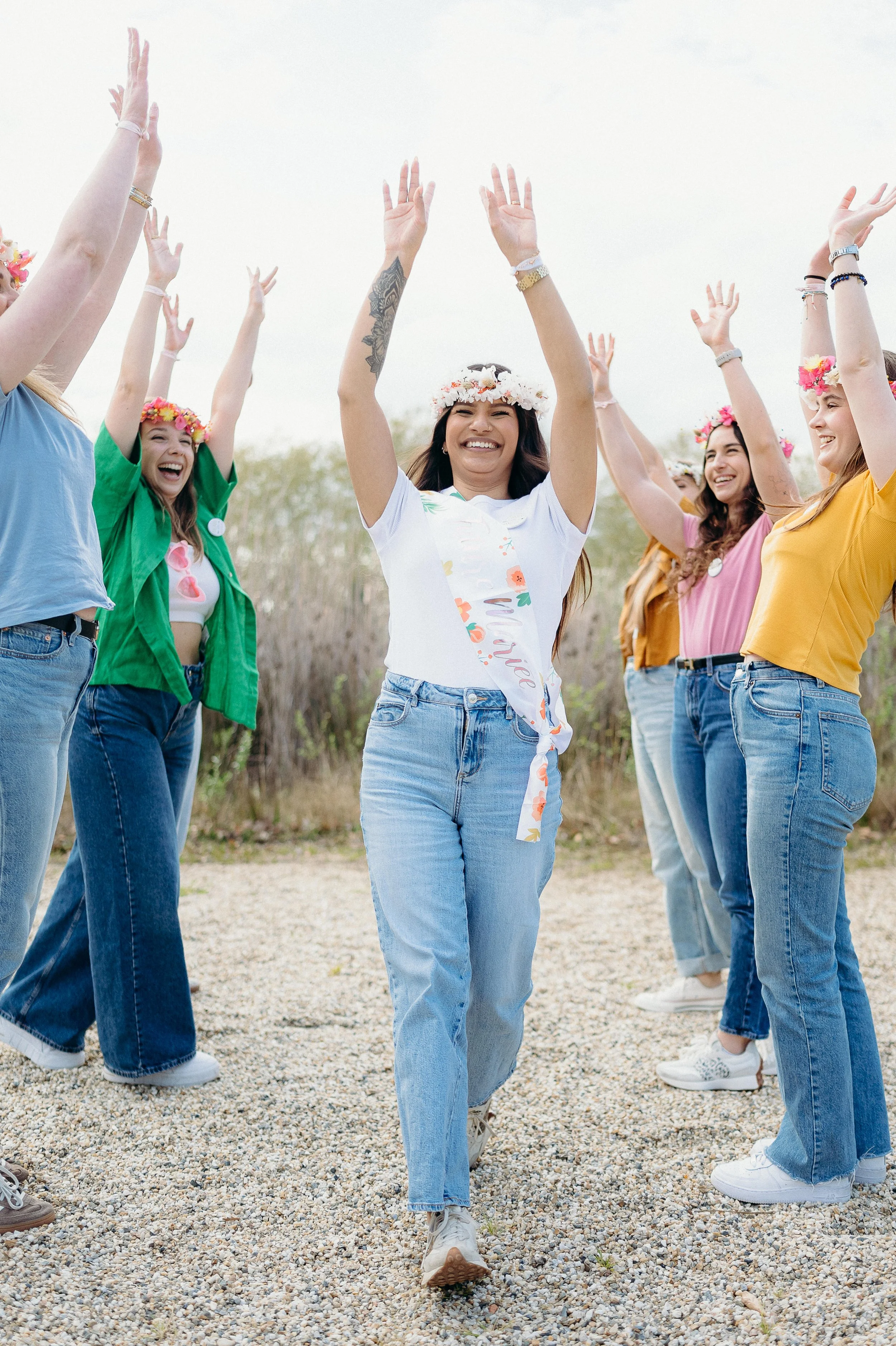 Séance photo EVJF à Bordeaux illustrant une ambiance festive et naturelle entre copines