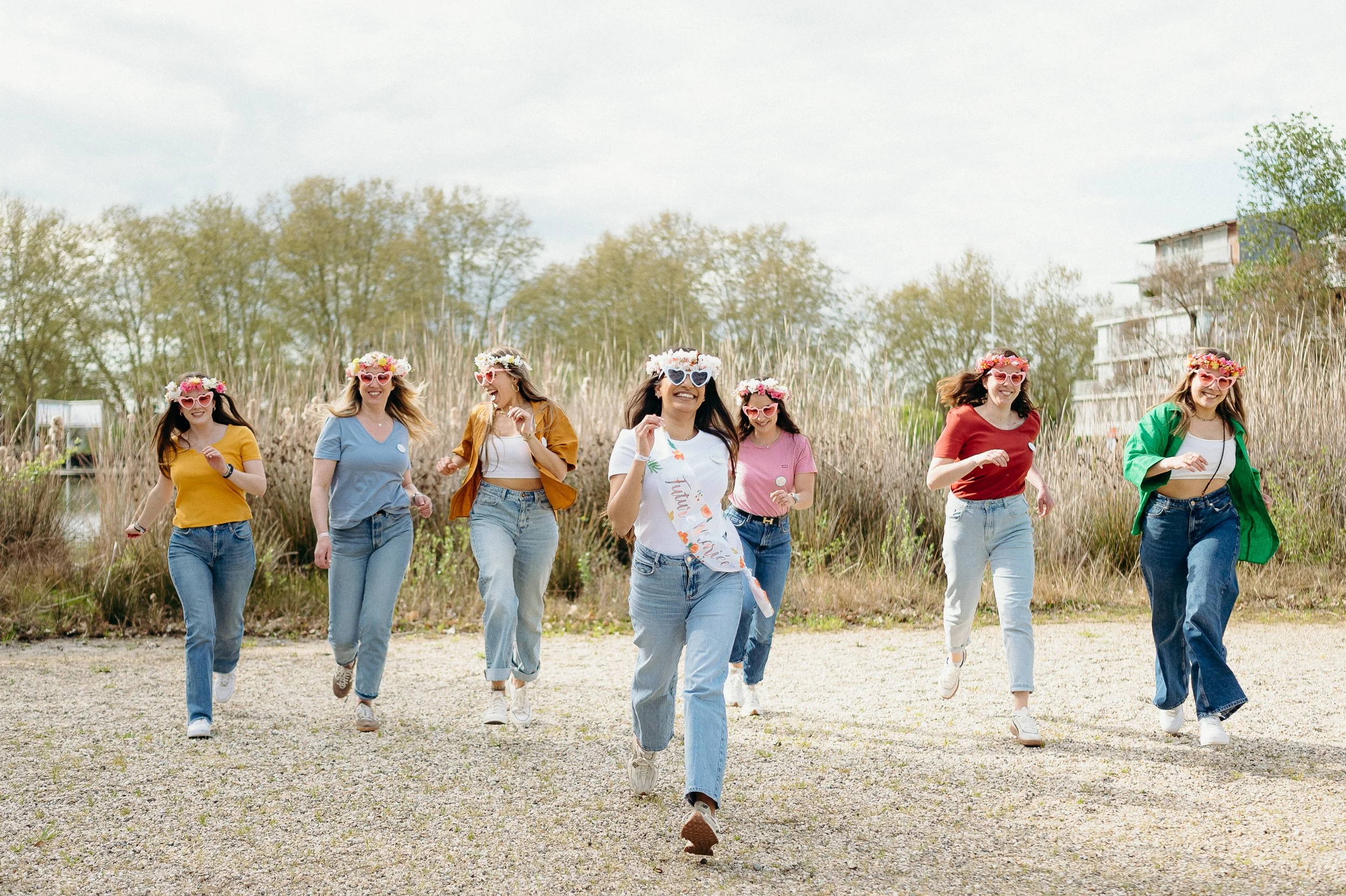 Séance photo EVJF à Bordeaux mettant en valeur la complicité et les rires entre copines
