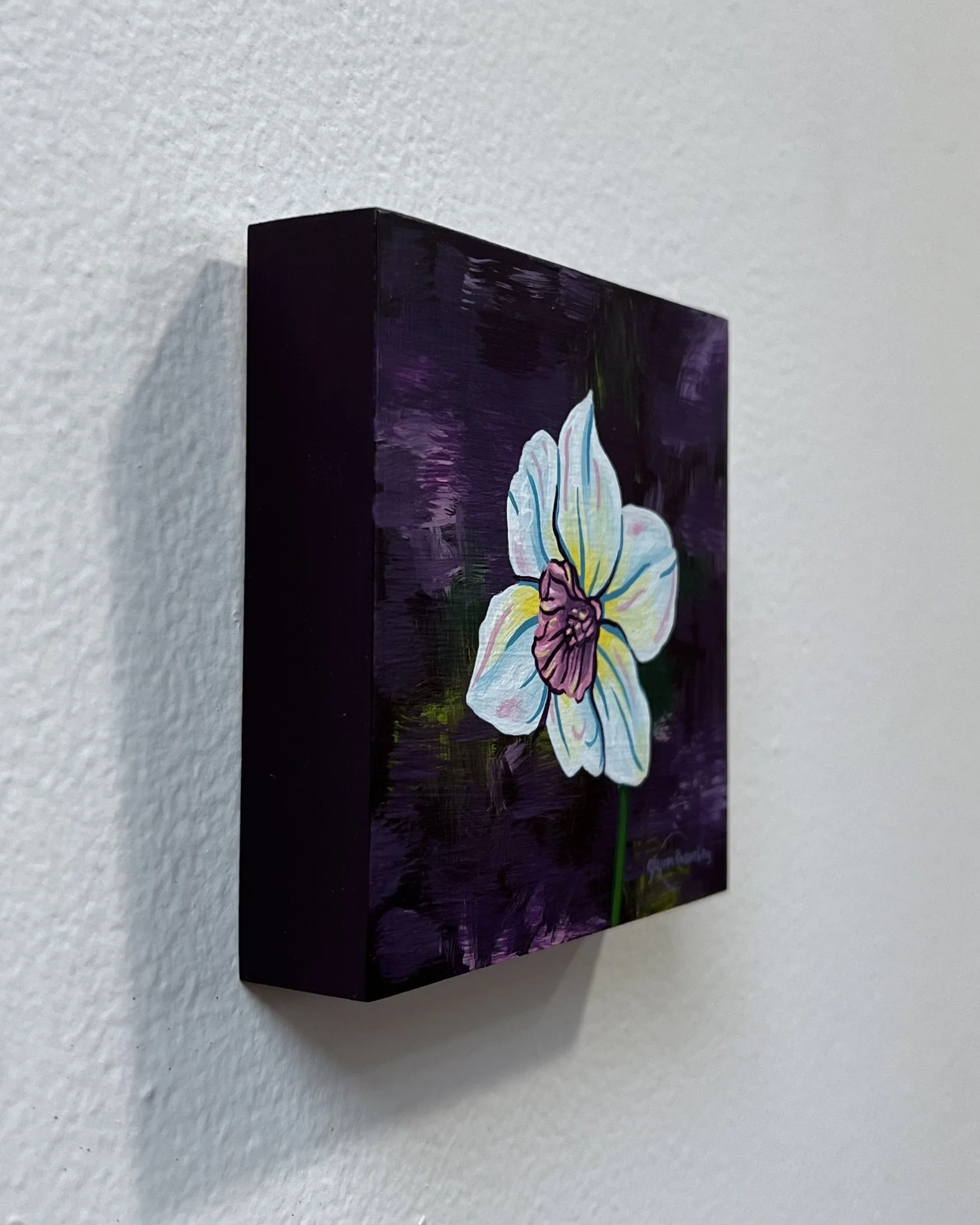 Single Narcissus Angle.jpeg