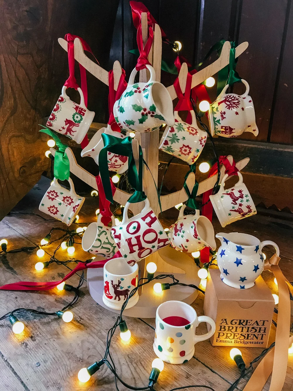 emma bridgewater christmas dresser Emma Bridgewater Christmas Dresser 1/2 Pint Mug