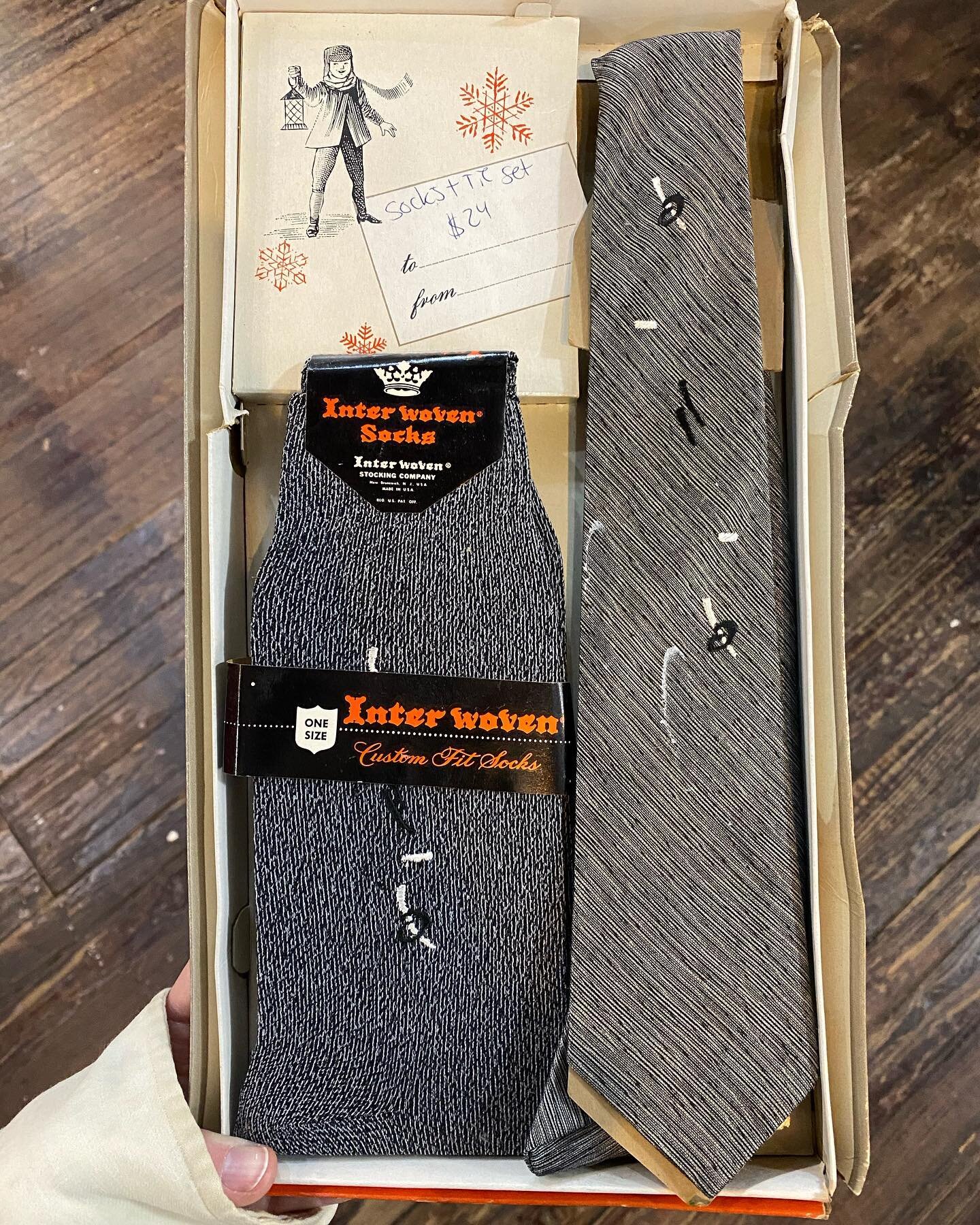 Sold!! Great last minute gift!! Socks and tie matching set from the 1960s DEADSTOCK $24 DM to purchase!!! #vintage #vintagegifts #menswear