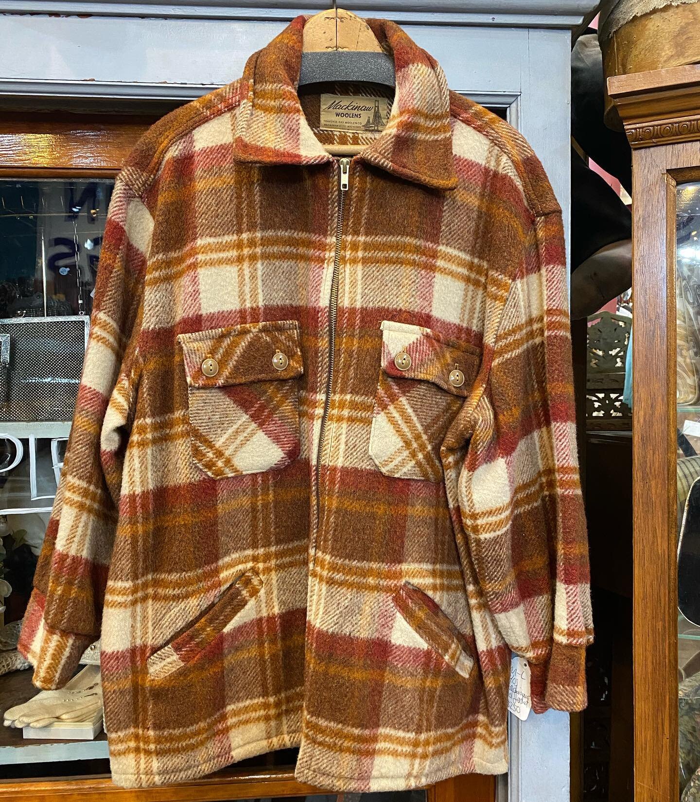 A freshly restored men&rsquo;s 40s Mackinaw Woolen Mills wool jacket. Had a broken zipper which we replaced. In working order, ready to wear. Has a 52&rdquo; chest! Asking $250 🤎🤎🤎🧡🧡🧡 DM to purchase! #mackinaw #wool #plaid #mensvintage