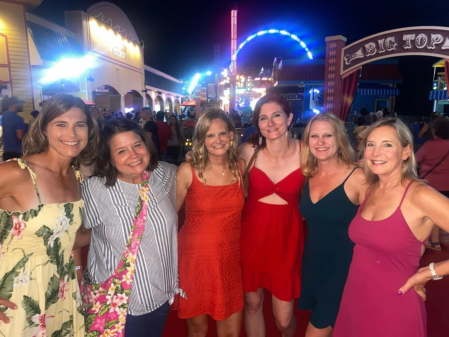 Enjoyed a fun-filled Labor Day weekend in Galveston relaxing at the beach, biking on the seawall, watching dolphins play and going on rides at the Pleasure Pier! 🏖️🎡🐬 #galveston #galvestontx #galvestonisland #laborday #labordayweekend #traveltexas