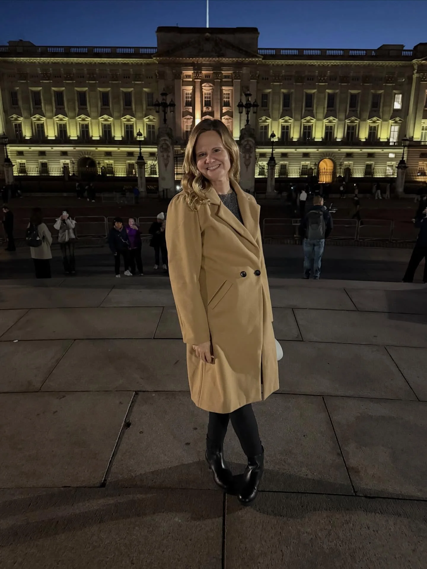 Our European adventure kicked off with a day to explore London! We enjoyed high tea overlooking the Tower Bridge, views of Big Ben from the London Eye at night and seeing Buckingham Palace! 🇬🇧❤️🎡 #london #londoneye #eyelovelondon #towerbridge #hig