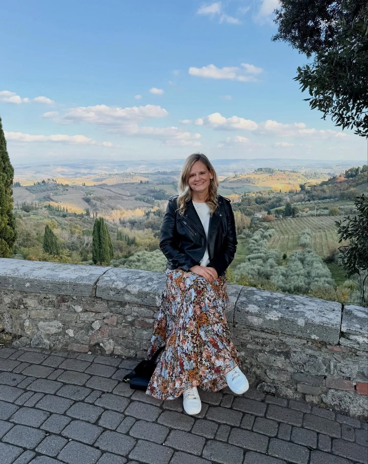I loved exploring the smaller medieval towns of Siena, San Gimignano and Pisa in the Tuscany countryside and getting a taste of the wine and gelato! 🍷🍝🍨 #tuscany #siena #sangimignano #pisa #roadjesstravels