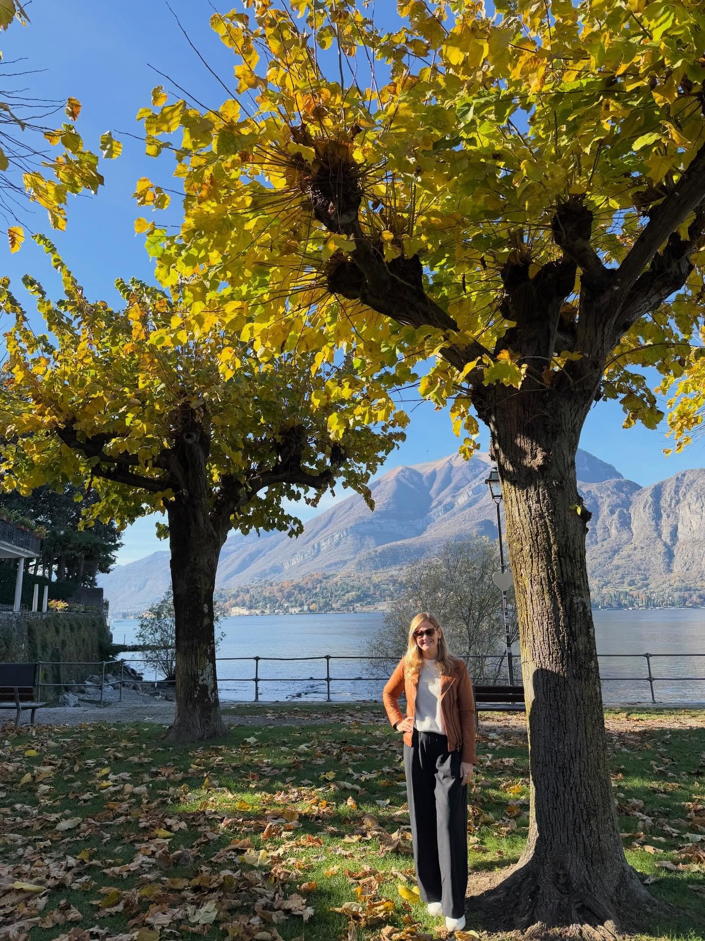 Thankful for many things this year, including a beautiful day enjoying the picturesque towns around Lake Como and Lake Lugano! 🛥️🍁⛲️ #lakecomo #lugano #bellagio #como #roadjesstravels