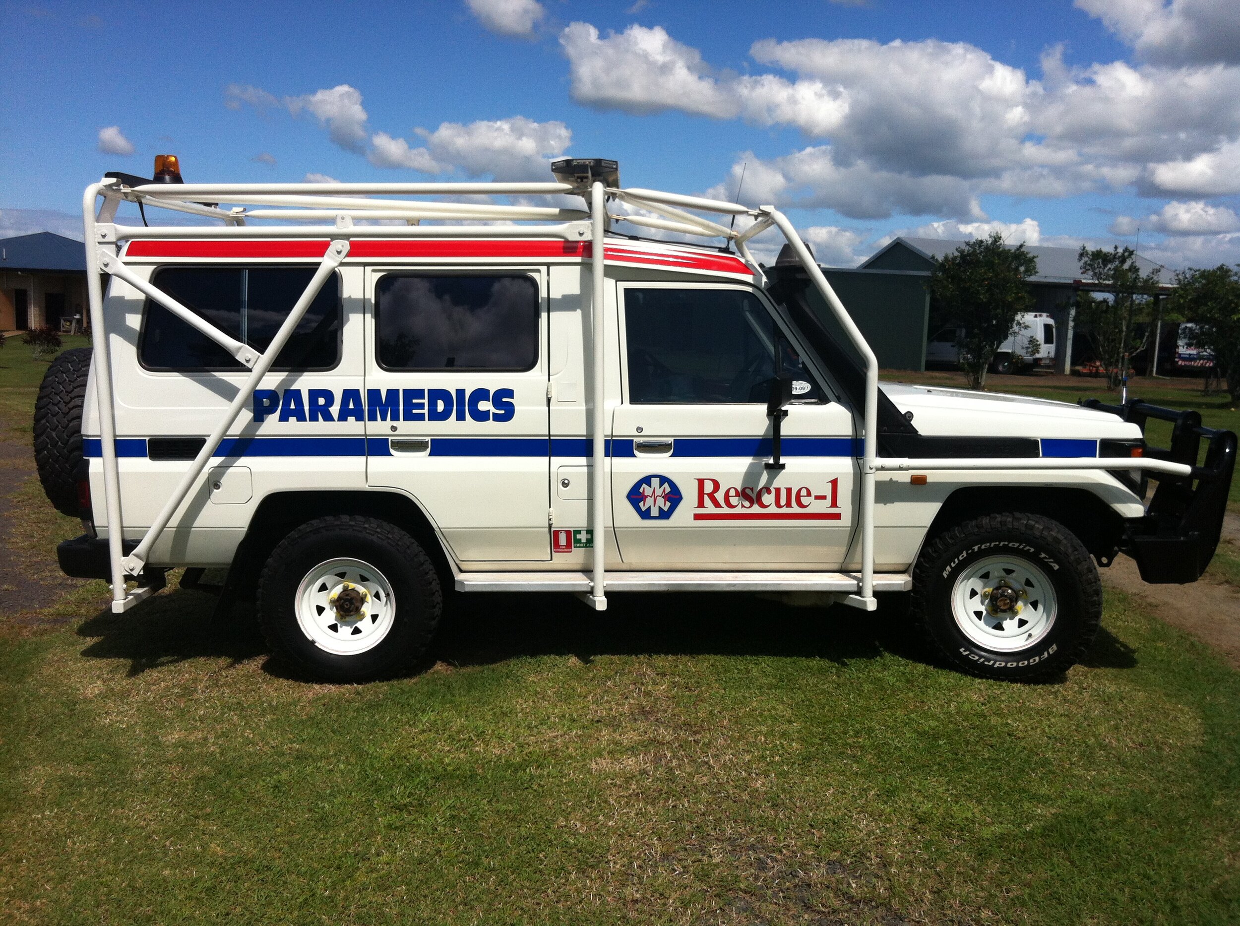 Janet Urquhart - Troopy4x4rollcage.jpg