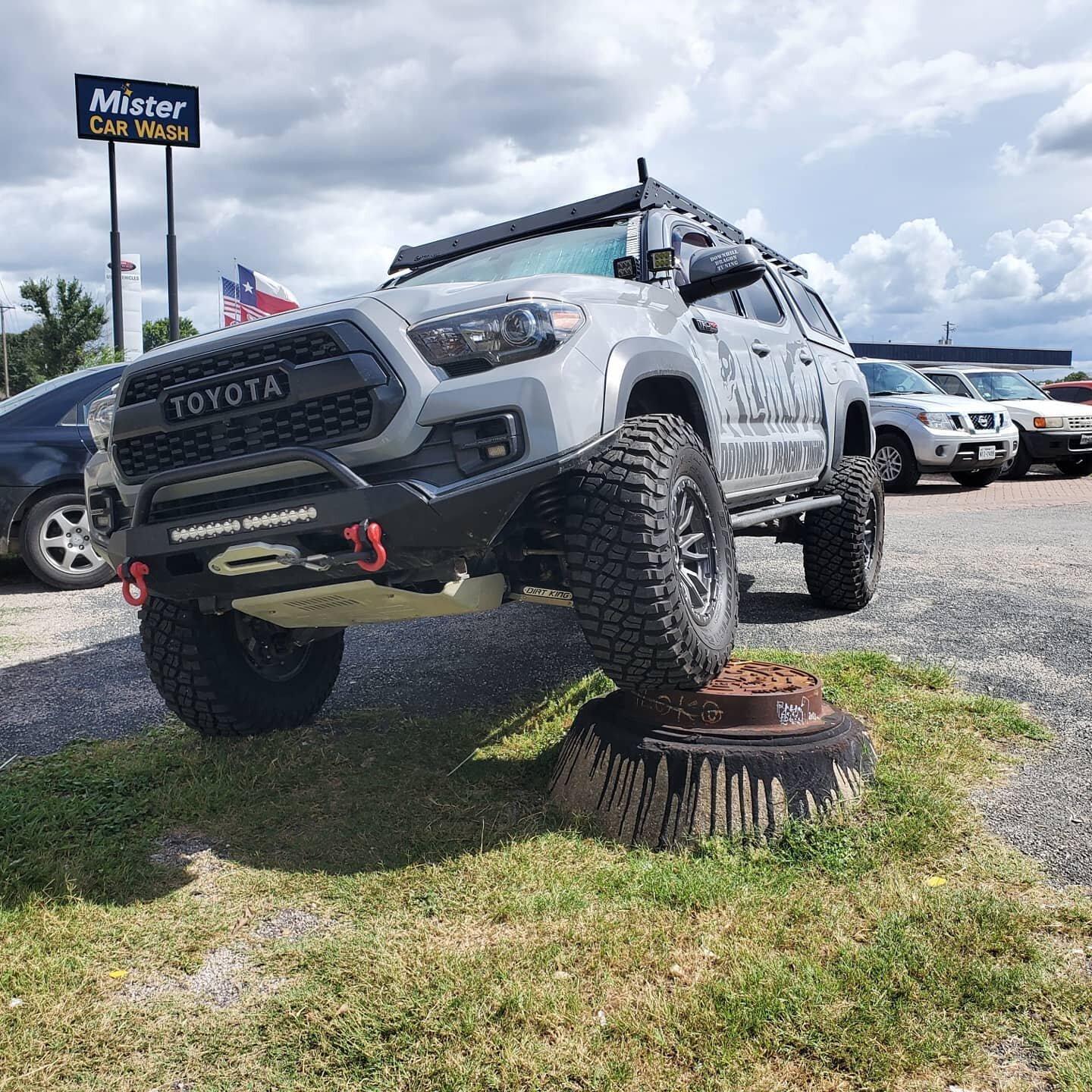 A little flexin' in the parking lot at work. Thankfully no one needed to get in (or out) of that manhole!

Plus, I installed my full-length molle panels from @cali_raised_led!

If you ever need a deal on Cali Raised LED gear, pop in the coupon code D