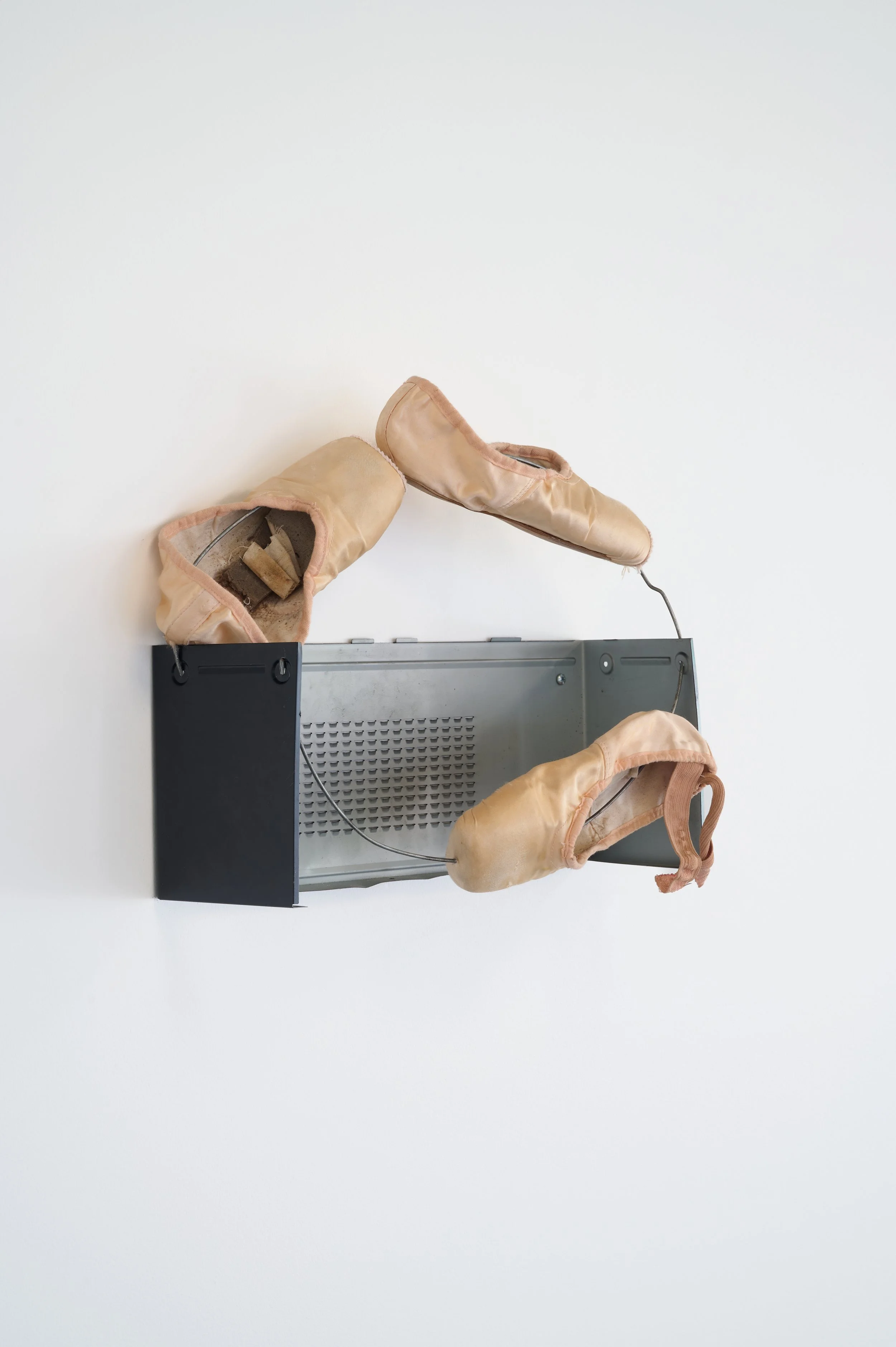 Twentysix Gallery, Making Do, Phoebe Laird, Roundabout, 3.jpg