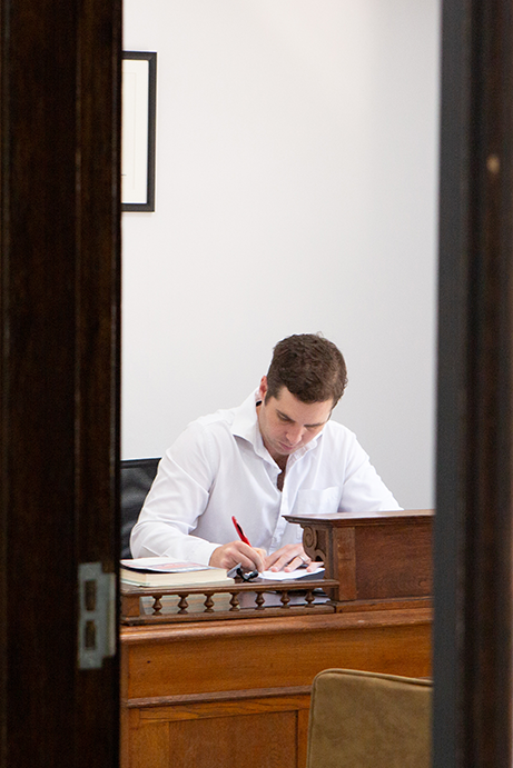 dr_luke_doc_working_desk_web.png