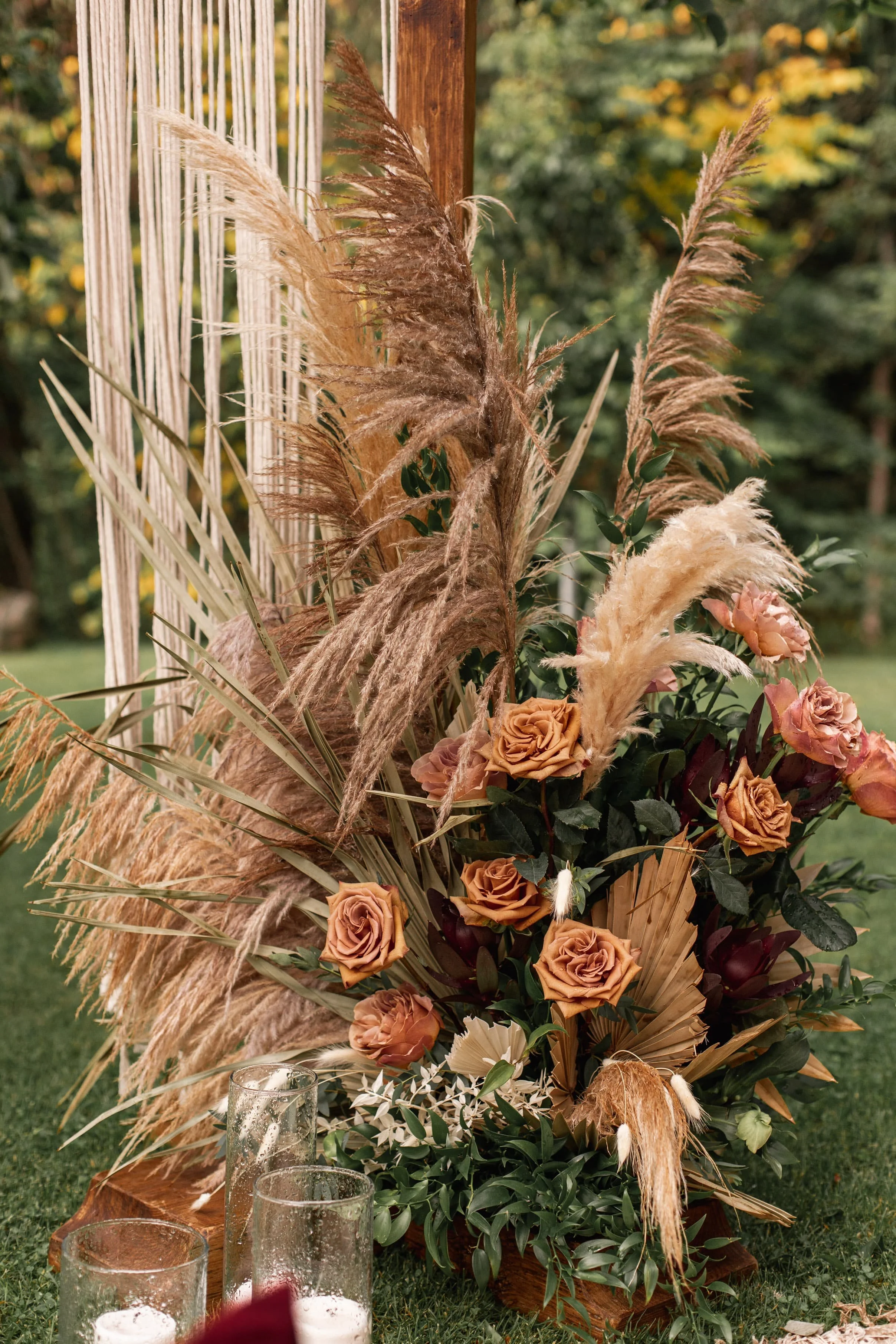 Kāzu kompozīcija Podi un Podi.jpeg