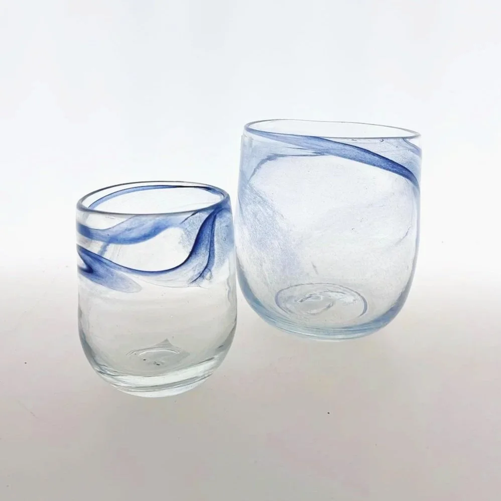 Stikla podiņi ar zilu gleznojumu