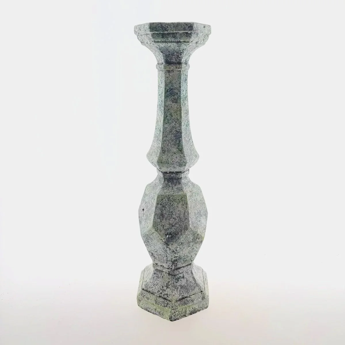 Vecināta stila svečturis