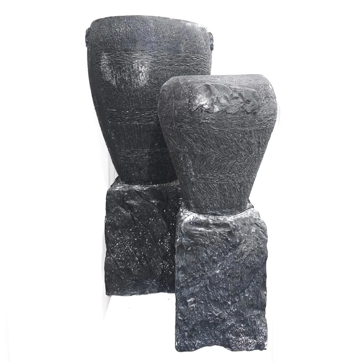 Akmens reljefa podi ar pamatni