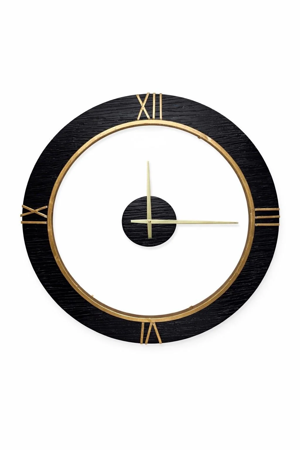 Melns koka pulkstenis ar zelta akcentiem
