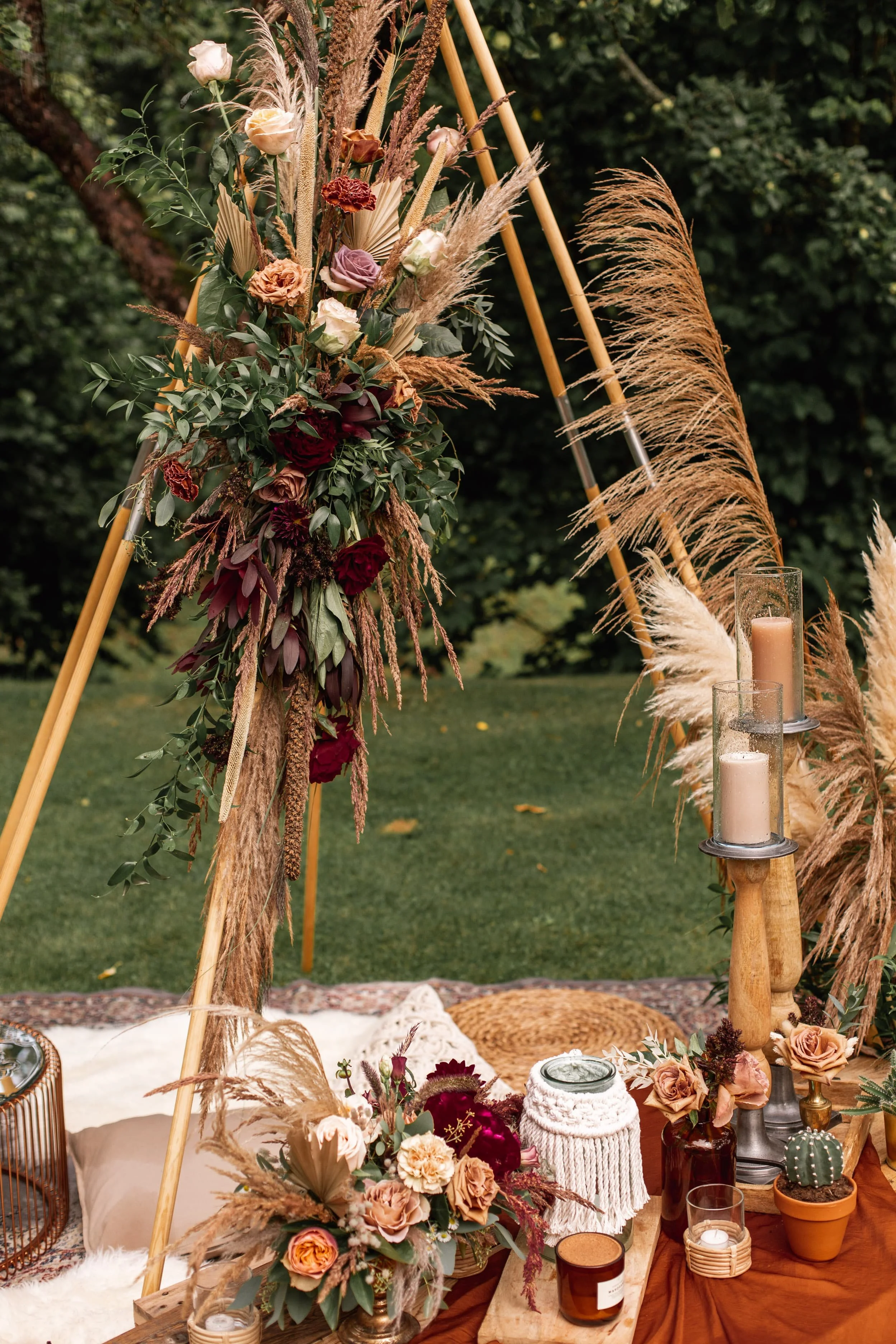 kāzu ziedu kompozīcija.jpeg