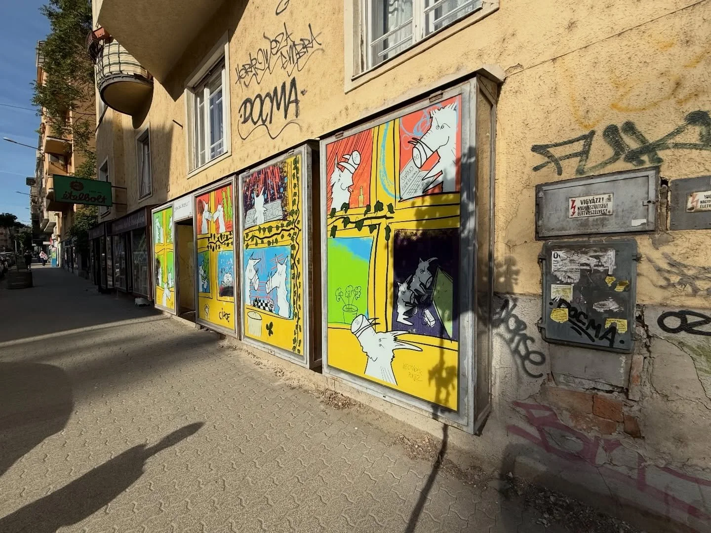 my mural has been out since November, but this is the first time I&rsquo;ve seen it in sunlight. it looks good. 

#budapest #muralpainting #boars #hegyvidek