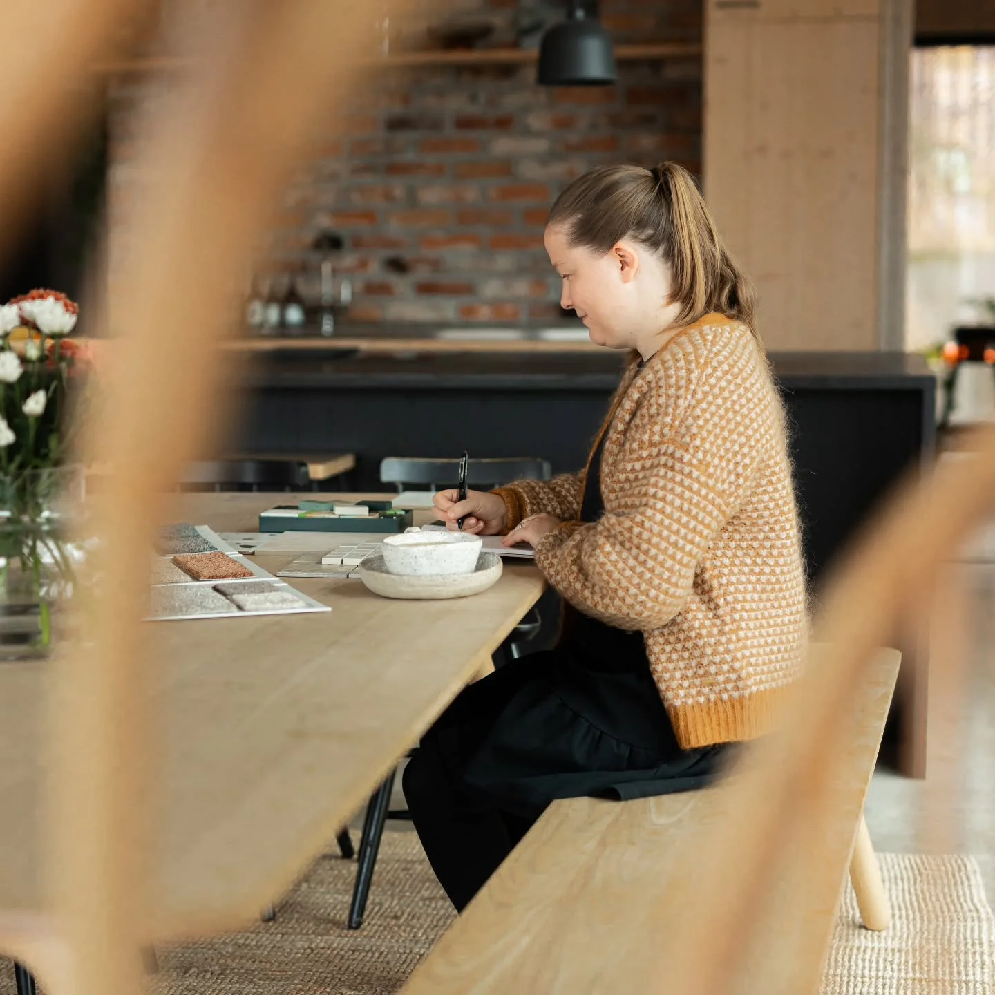 Ajatuksia yritt&auml;j&auml;n p&auml;iv&auml;st&auml; 🌻

Minulle ison perheen &auml;itin&auml; yritt&auml;j&auml;n&auml; ty&ouml;skentely on mahdollistanut joustavan ty&ouml;skentelyn. Lasten neuvolat, hammasl&auml;&auml;k&auml;rit, sairastelut yms 