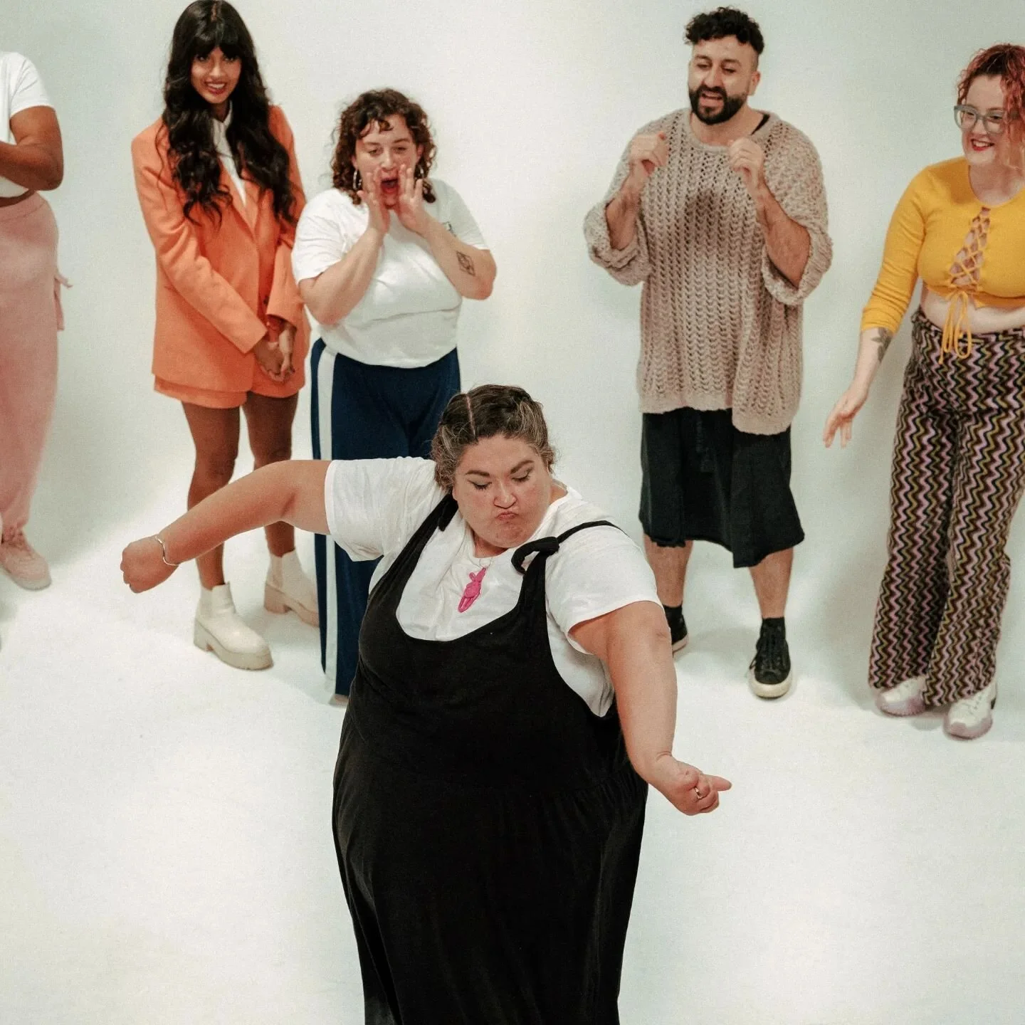 Yesterday @i_weigh and @jameelajamil launched their #moveforyourmind campaign and it seems like the perfect time to share these fabulous photos from my day with @antidietriotclub @bodiposipoet and Jameela. During the workshop we got to move our bodie