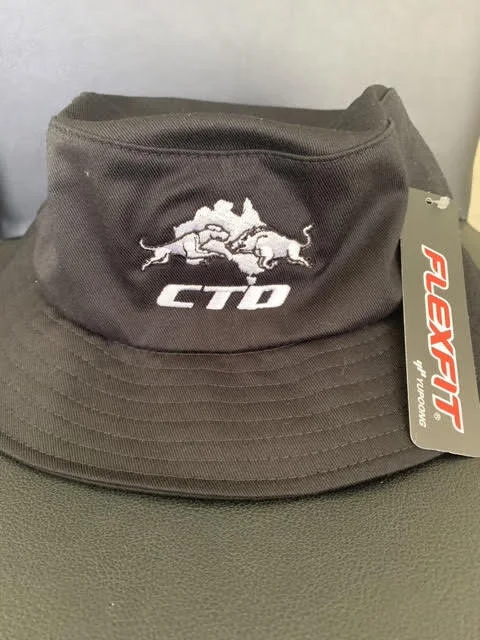 BUCKET HAT WHITE.jpg