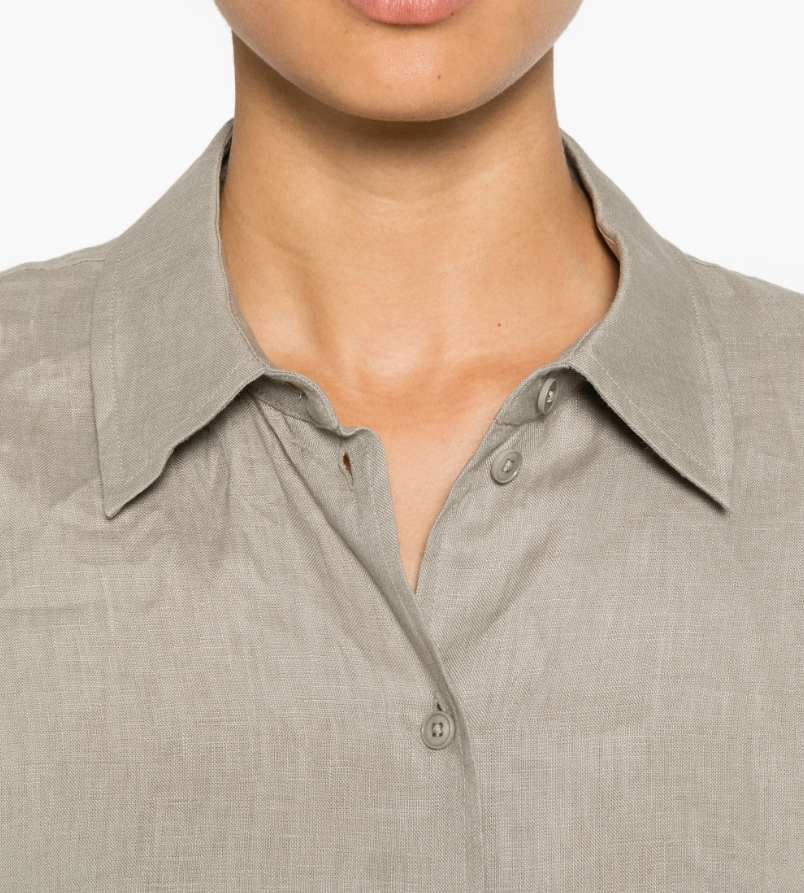 Drykorn YARIKA linen shirt in dried weed with oversized fit, 3/4 sleeves, and side slit details.