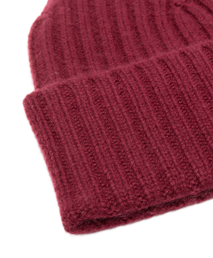 WARM-ME POPEYE Cashmere Beanie in Maroon Banner, hand-knitted in Nepal from 100% Mongolian cashmere with a structured ribbed design.