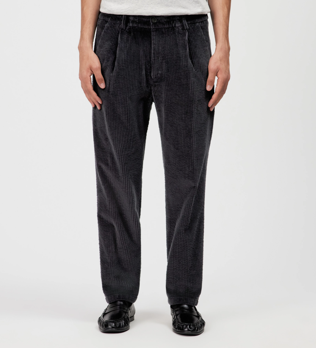 Drykorn CHASY_RGLR Trousers for men in Slate, crafted from soft jumbo cord with a regular fit, pleated front and tapered leg.