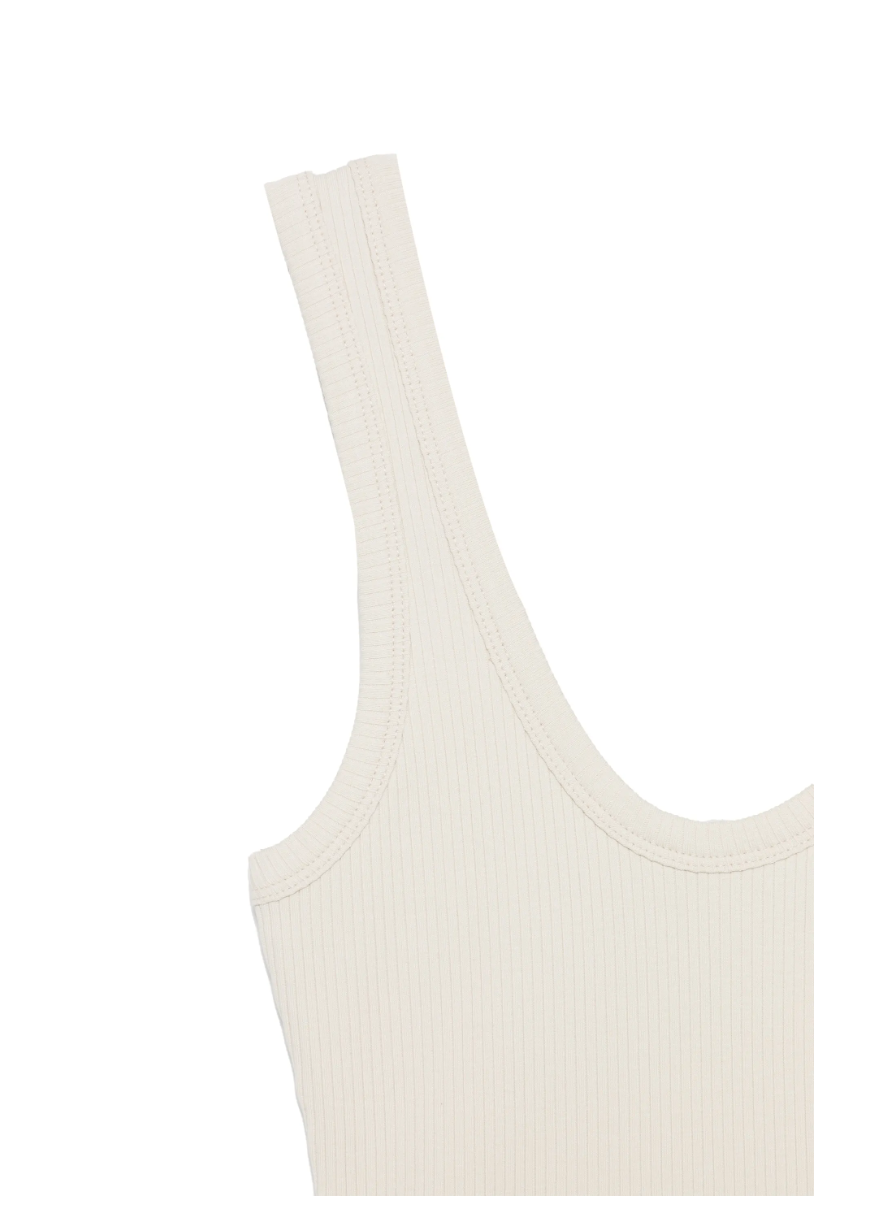 Tela D. Sofia ribbed tank top in beige with scoop neck and sleeveless design.