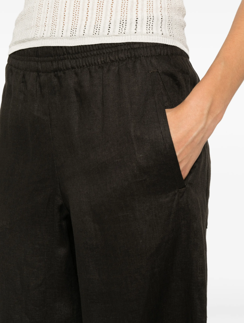 Drykorn CEILING linen trousers in brown with low waist, elastic waistband, and relaxed fit.
