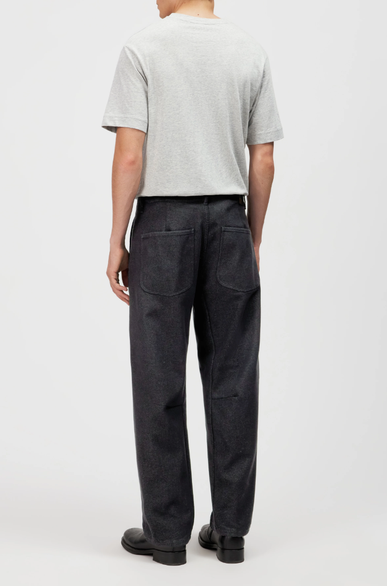 Drykorn GONAGO_2 Utility Trousers for men in Grey with a relaxed fit, subtle O-shape and double-stitch details.