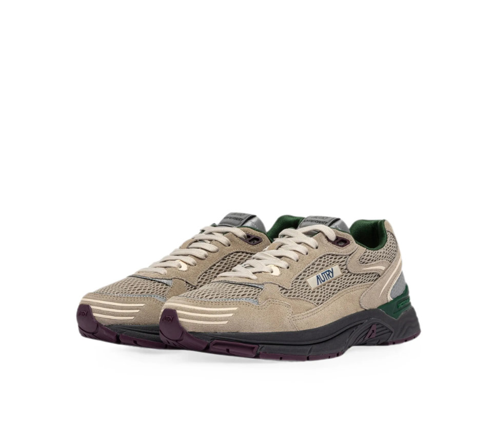 Autry Hyperway sneakers for men in beige with mesh panels, logo patch, and lace-up fastening.