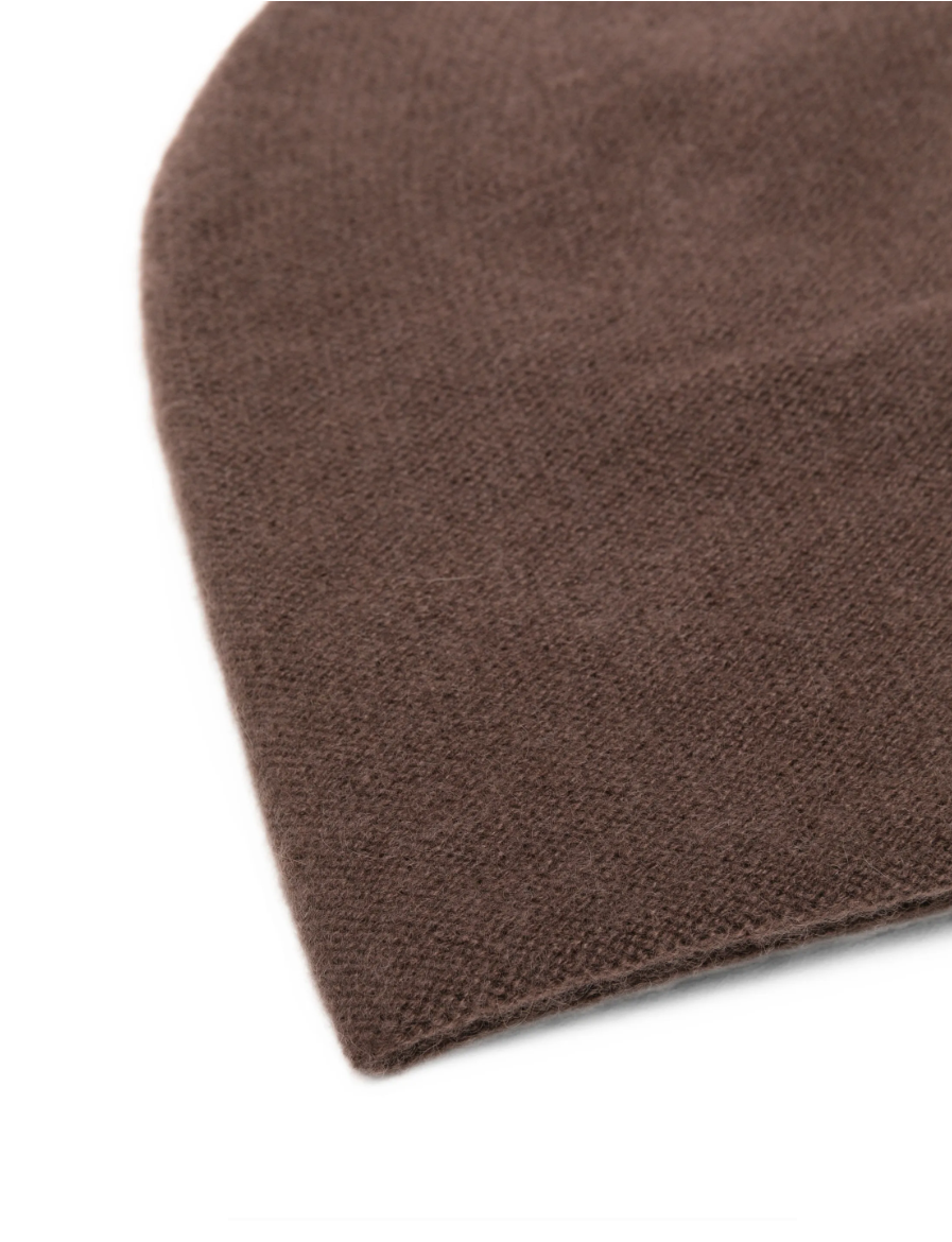 WARM-ME SIMPLEX Cashmere Beanie in French Roast, hand-knitted in Nepal from 100% Mongolian cashmere with a refined, slim-fitting silhouette.