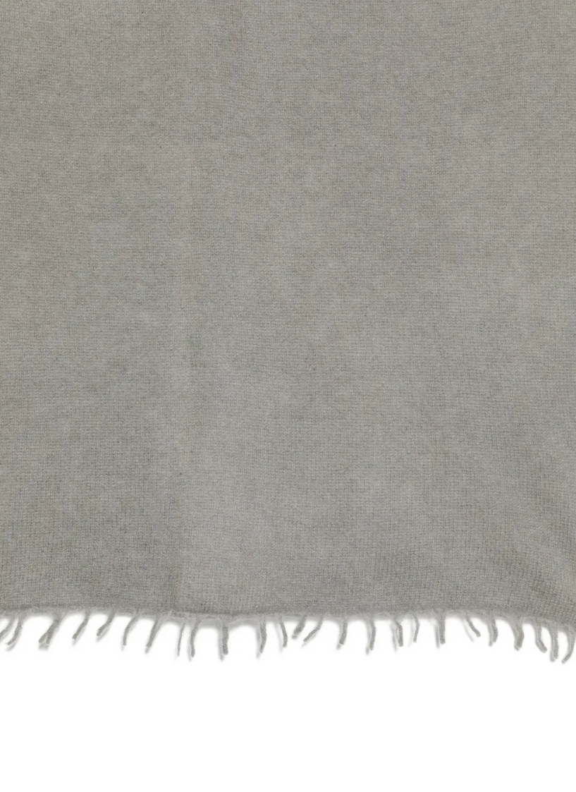 WARM-ME FELIX Cashmere Scarf in Dark Full Grey, crafted from 100% pure cashmere with a soft brushed finish and delicate fringed edges.