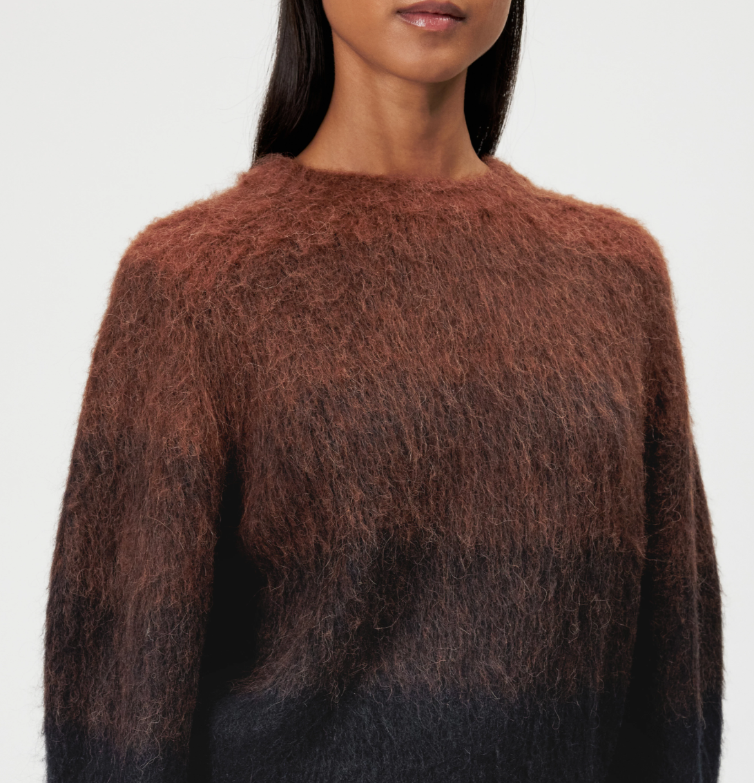 Drykorn GINNIFER Pullover for women in Chocolate Fondant with a soft alpaca blend, turtleneck and distinctive ombré effect.