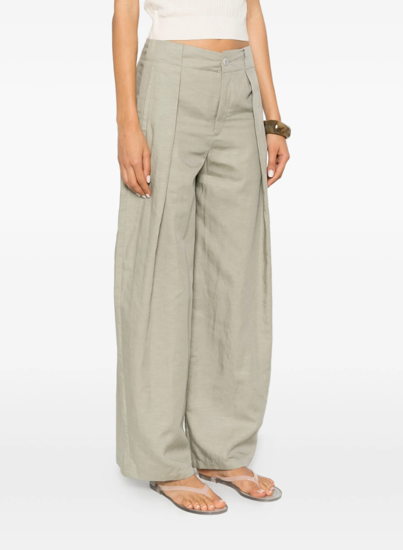 Drykorn THREW trousers in dried weed with O-shape leg, mid waist, pleats, and linen blend.