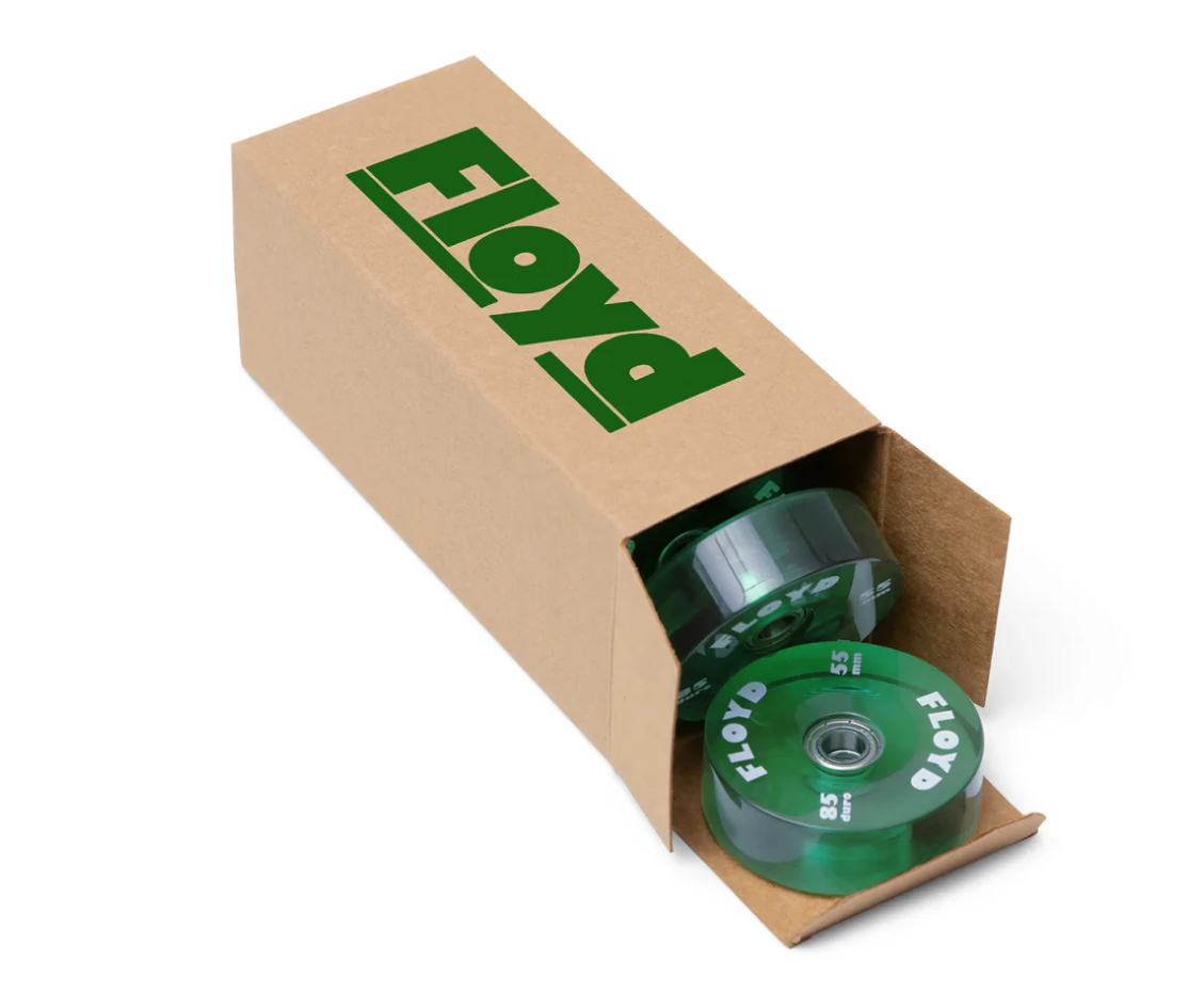 FLOYD wheel set in Racing Green with 8 polyurethane skateboard wheels and ABEC-7 bearings for smooth travel.