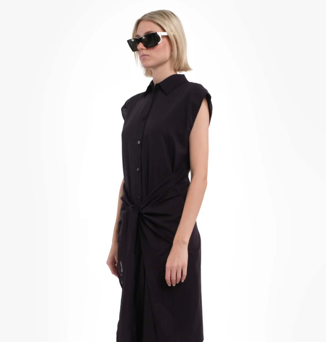 Tela D. Piramid midi shirt dress in black with front knot, ruched detail, and sleeveless design.