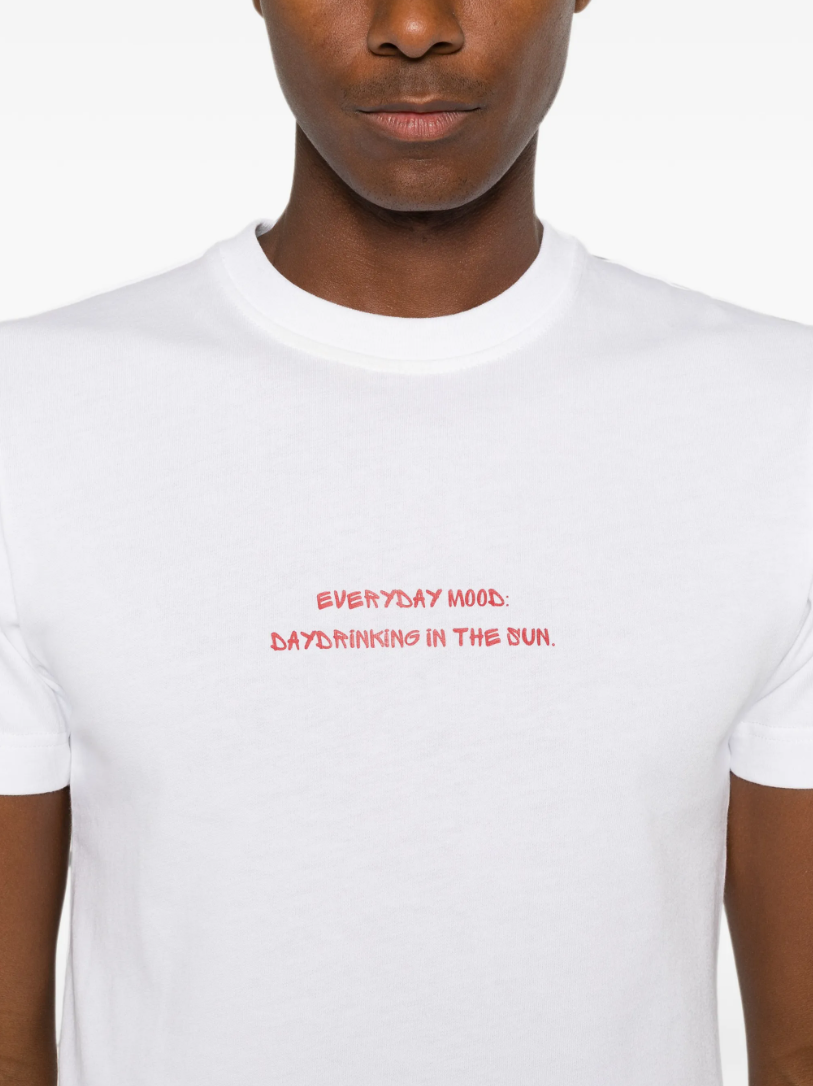 GEORGE. STUDIOS ESCAPE Slim-Fit T-Shirt in White with red “everyday mood: daydrinking in the sun.” print.
