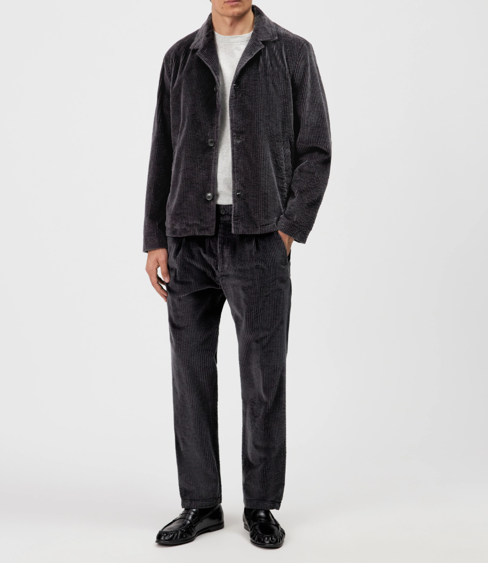 Drykorn CHASY_RGLR Trousers for men in Slate, crafted from soft jumbo cord with a regular fit, pleated front and tapered leg.